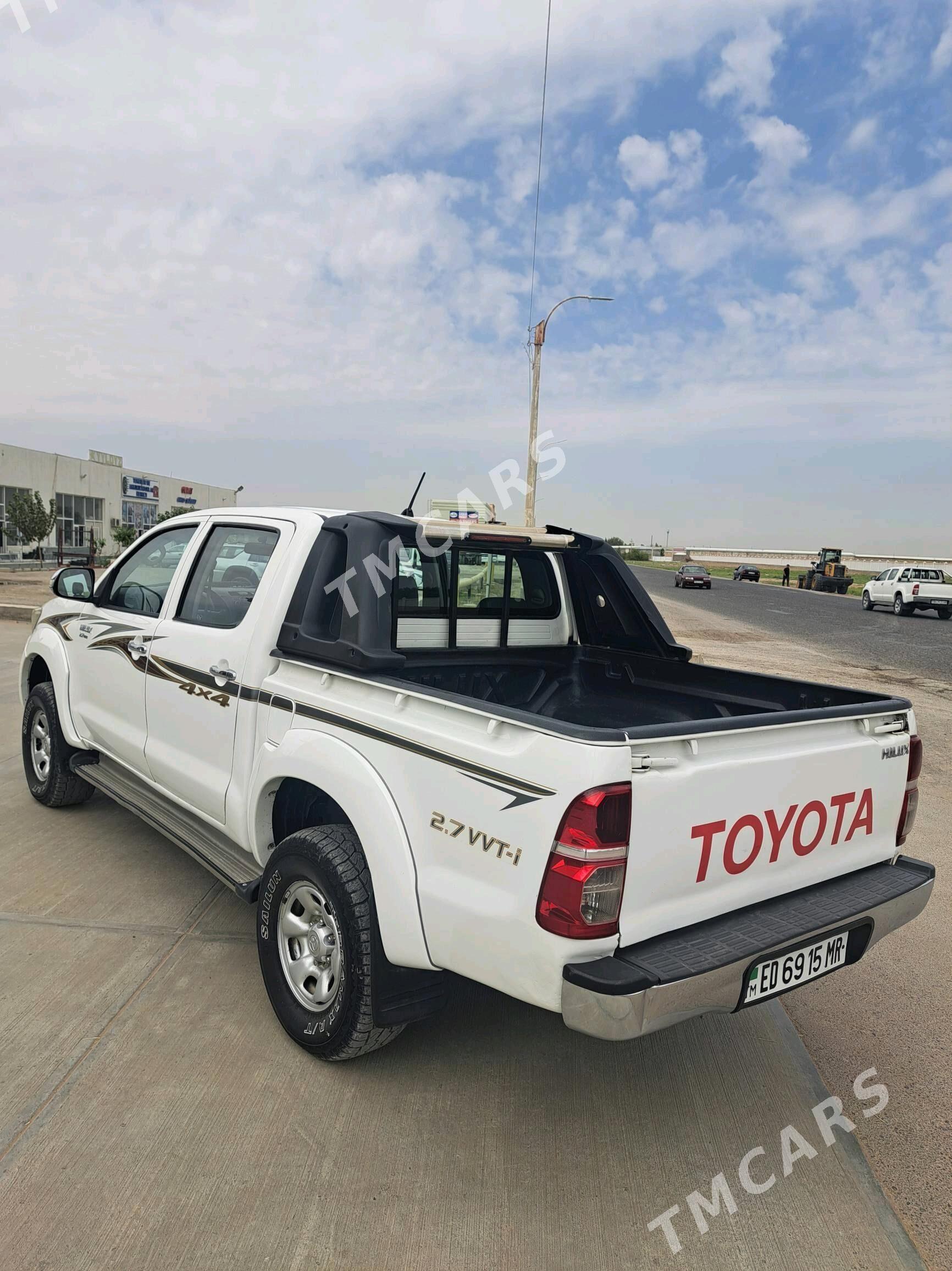 Toyota Hilux 2013 - 320 000 TMT - Мары - img 2