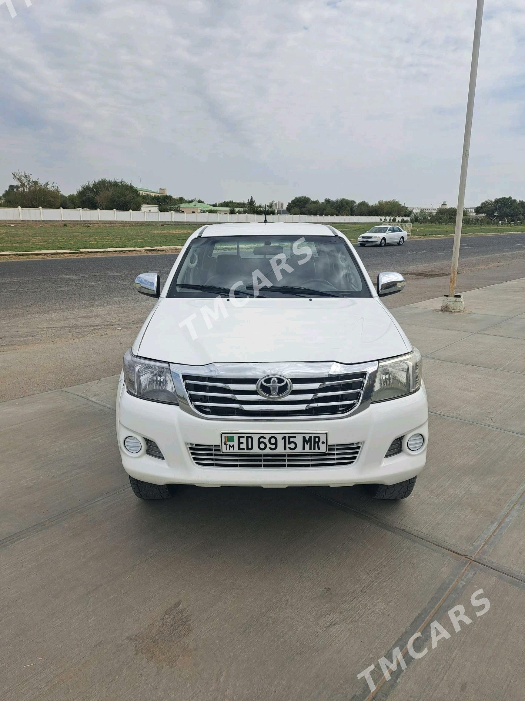 Toyota Hilux 2013 - 320 000 TMT - Мары - img 8