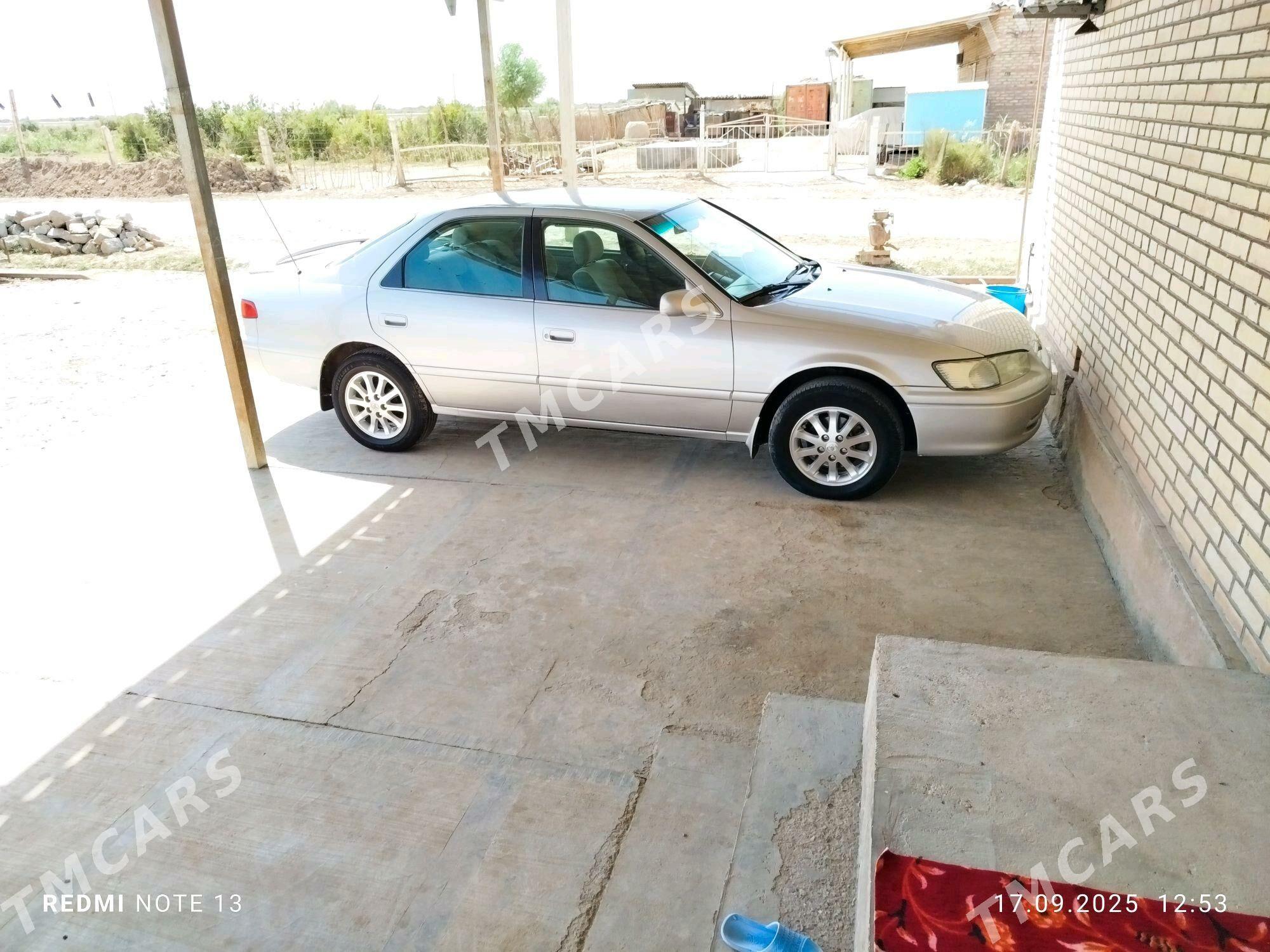 Toyota Camry 2000 - 139 000 TMT - Теджен - img 3