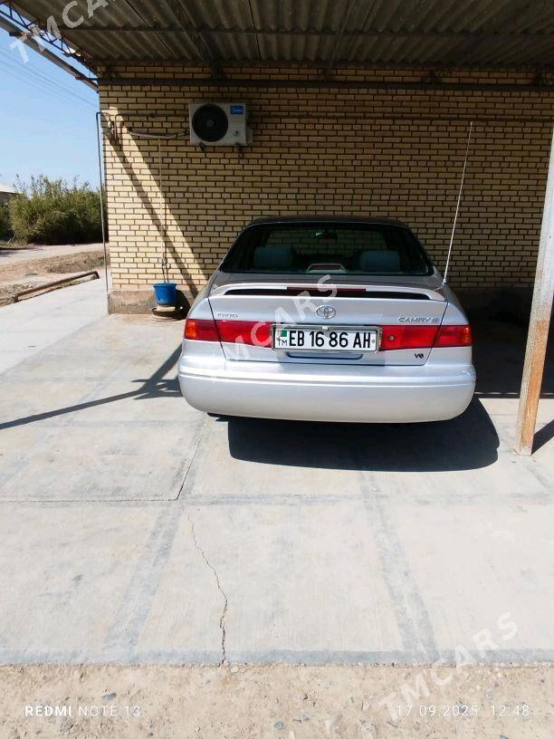 Toyota Camry 2000 - 139 000 TMT - Теджен - img 5