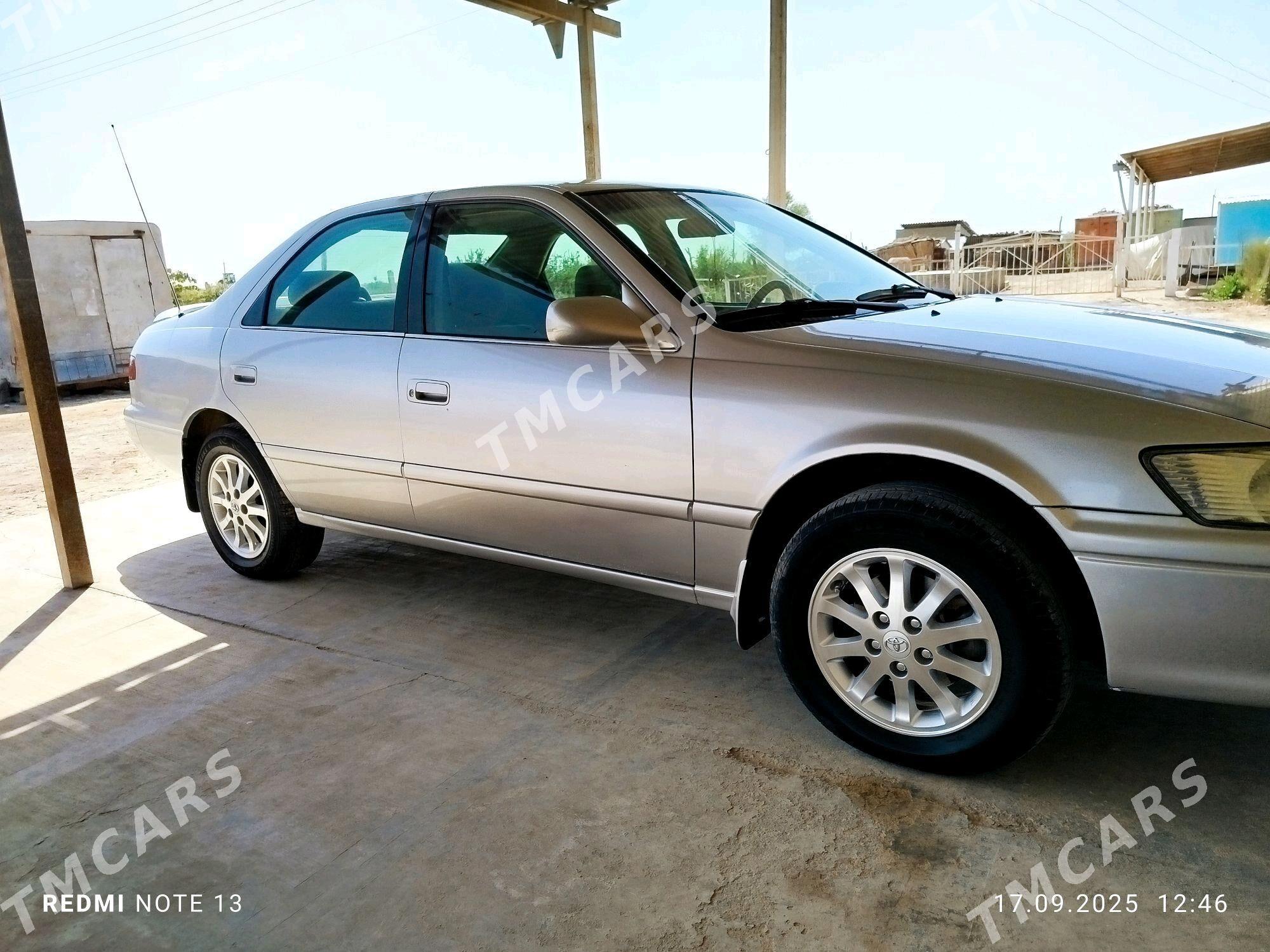 Toyota Camry 2000 - 139 000 TMT - Теджен - img 9