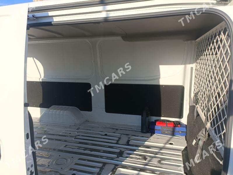 Nissan Urvan 2020 - 365 000 TMT - Дарганата - img 4