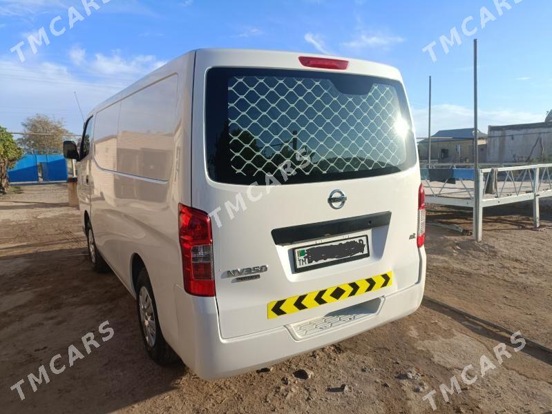 Nissan Urvan 2020 - 365 000 TMT - Дарганата - img 5