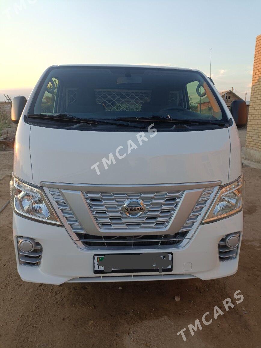 Nissan Urvan 2020 - 365 000 TMT - Дарганата - img 3