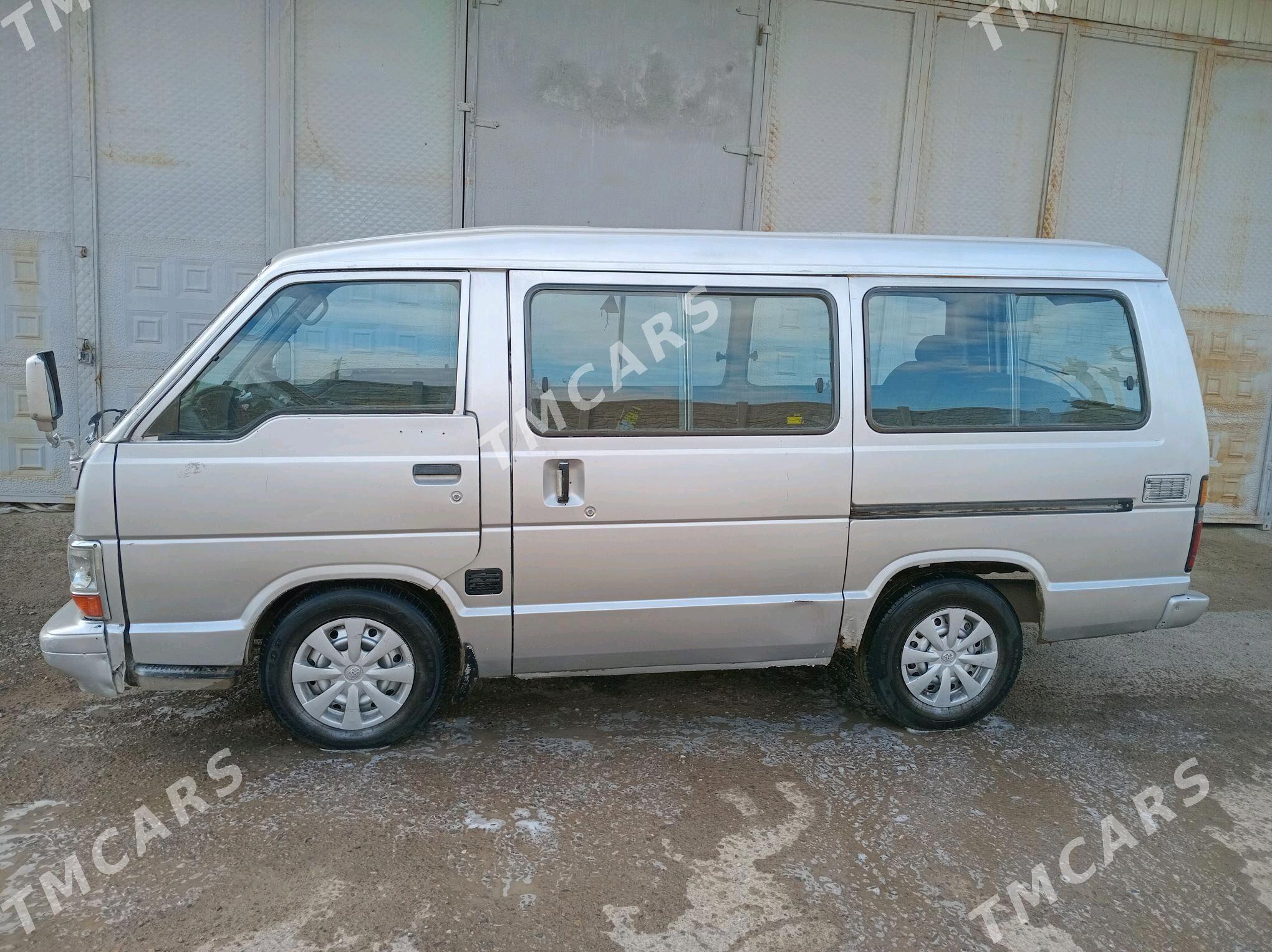 Toyota Hiace 1988 - 40 000 TMT - Мары - img 4