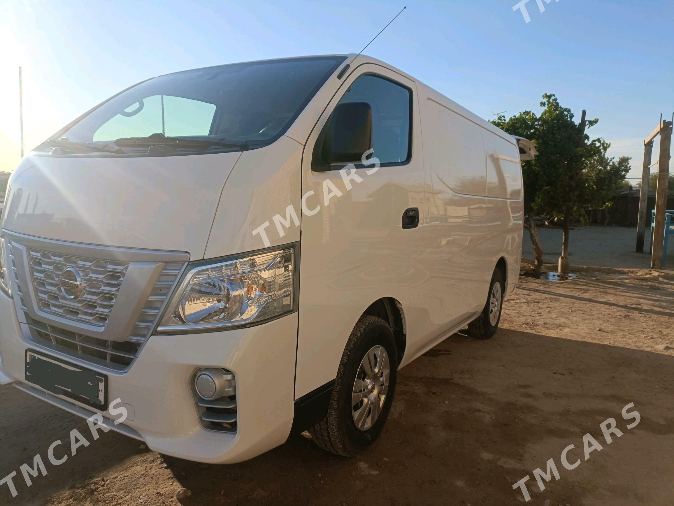 Nissan Urvan 2020 - 365 000 TMT - Дарганата - img 7