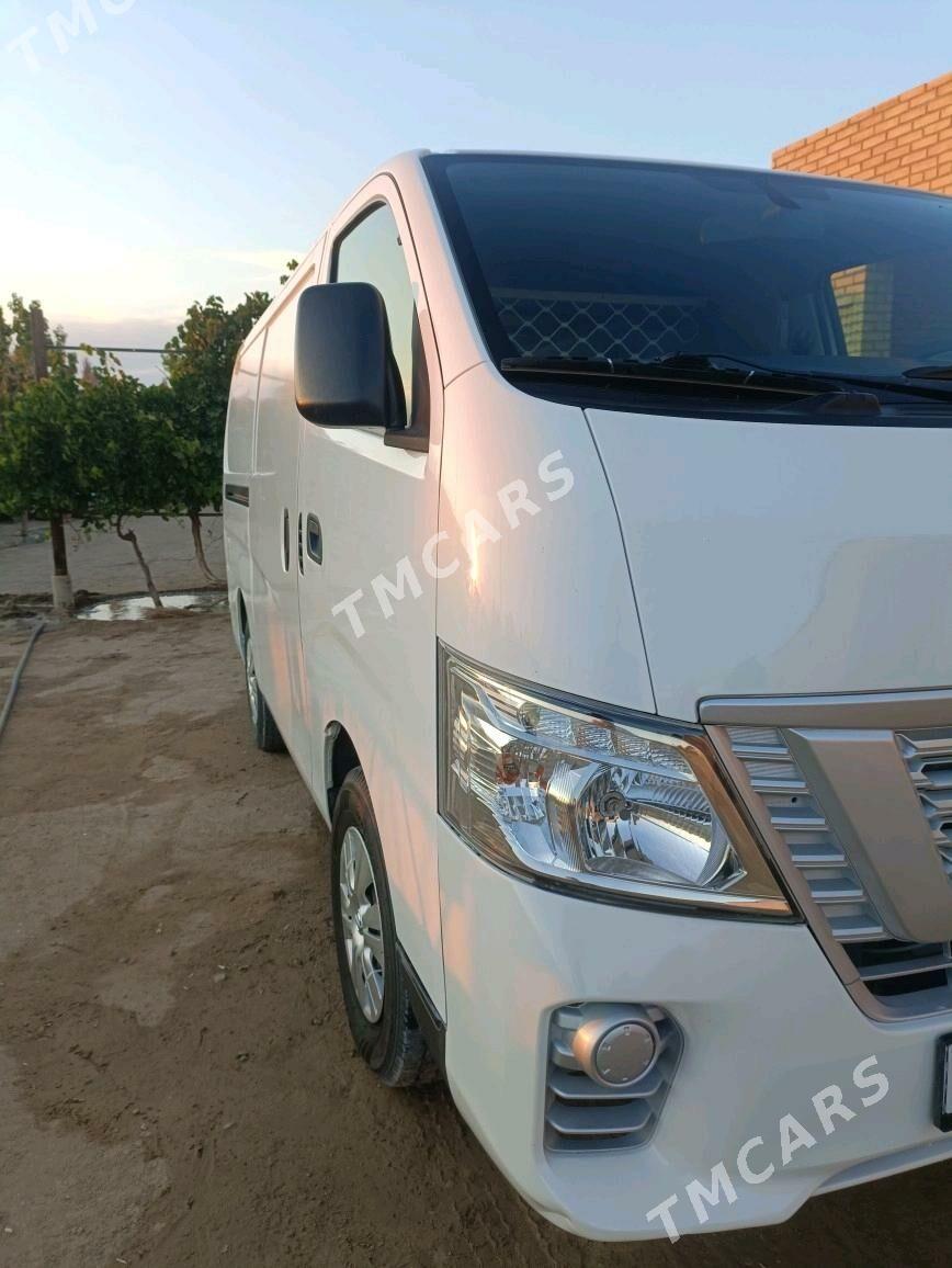 Nissan Urvan 2020 - 365 000 TMT - Дарганата - img 8