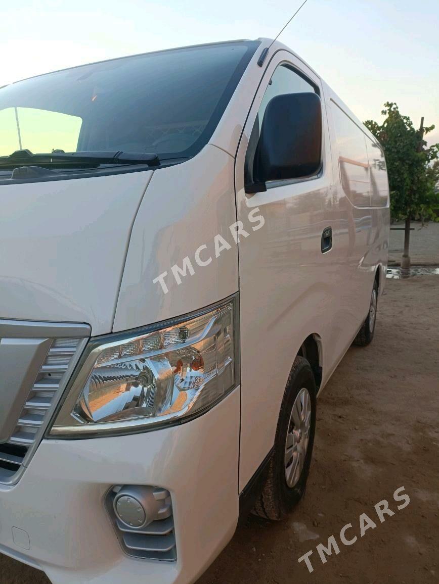 Nissan Urvan 2020 - 365 000 TMT - Дарганата - img 9