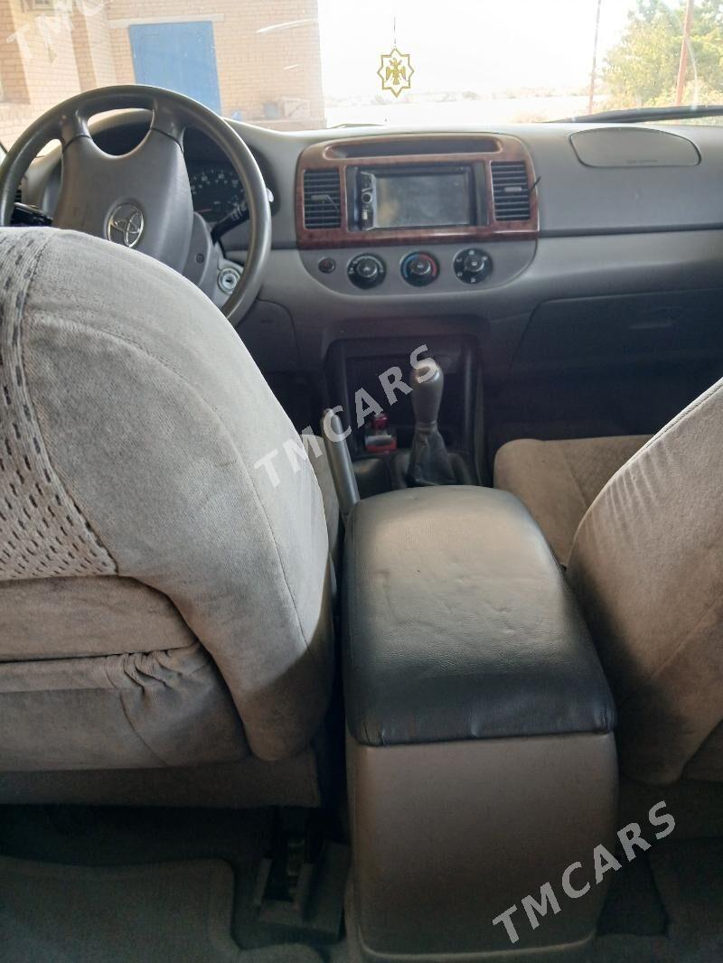 Toyota Camry 2004 - 140 000 TMT - Фарап - img 2