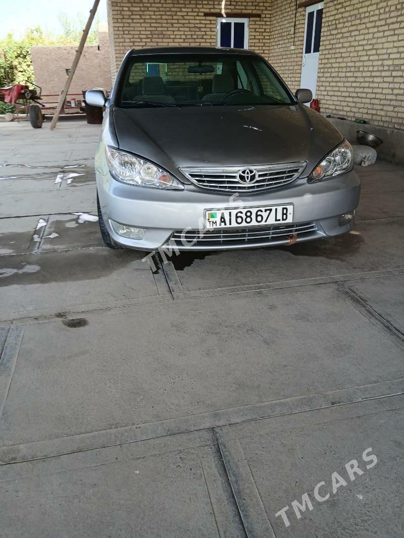 Toyota Camry 2004 - 140 000 TMT - Фарап - img 3