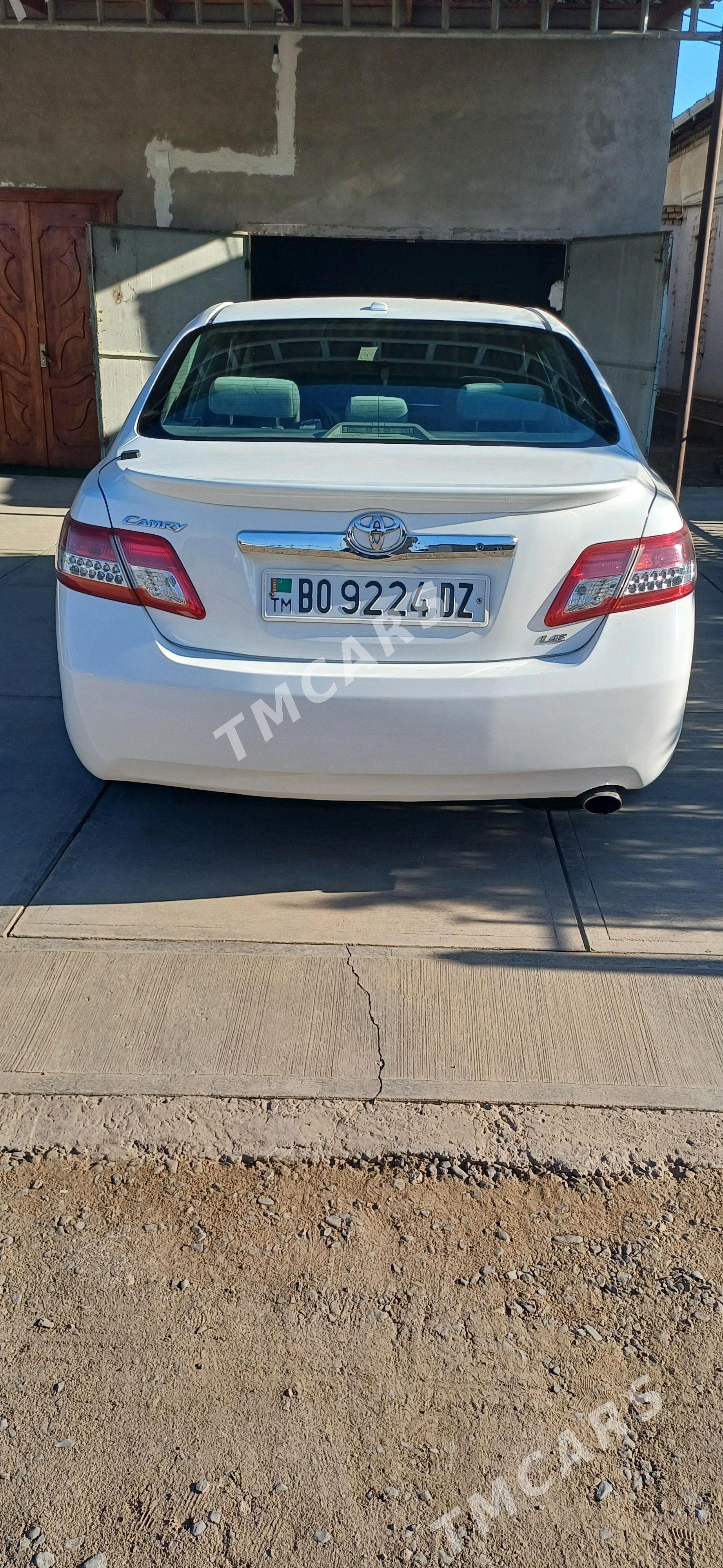 Toyota Camry 2010 - 230 000 TMT - Дашогуз - img 4