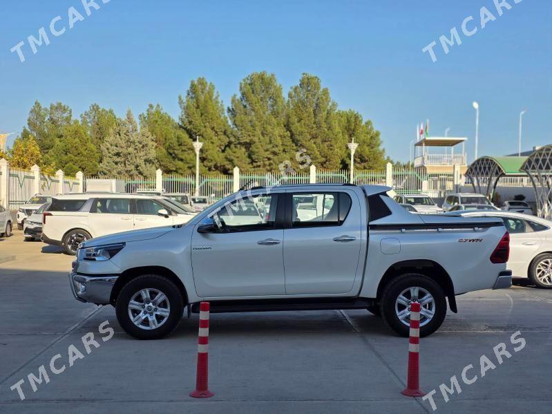 Toyota Hilux 2021 - 575 000 TMT - 11 мкр - img 4