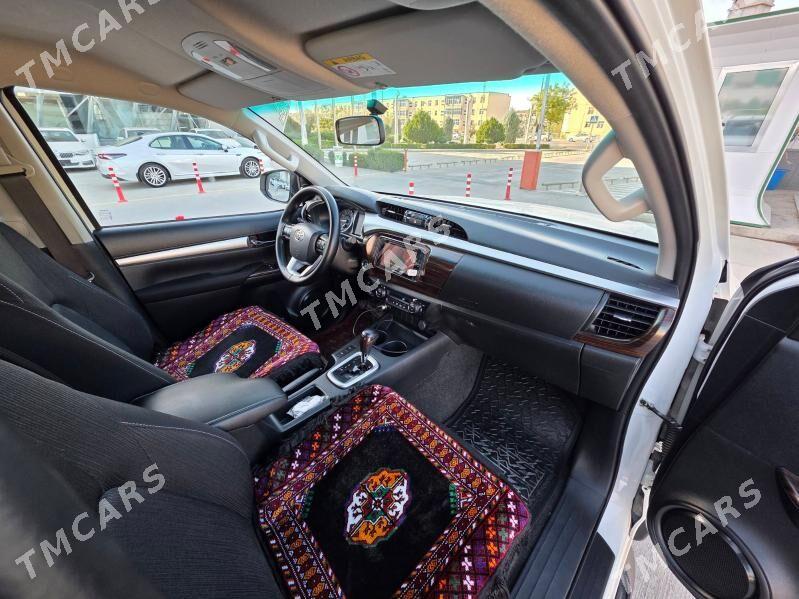 Toyota Hilux 2021 - 575 000 TMT - 11 мкр - img 6