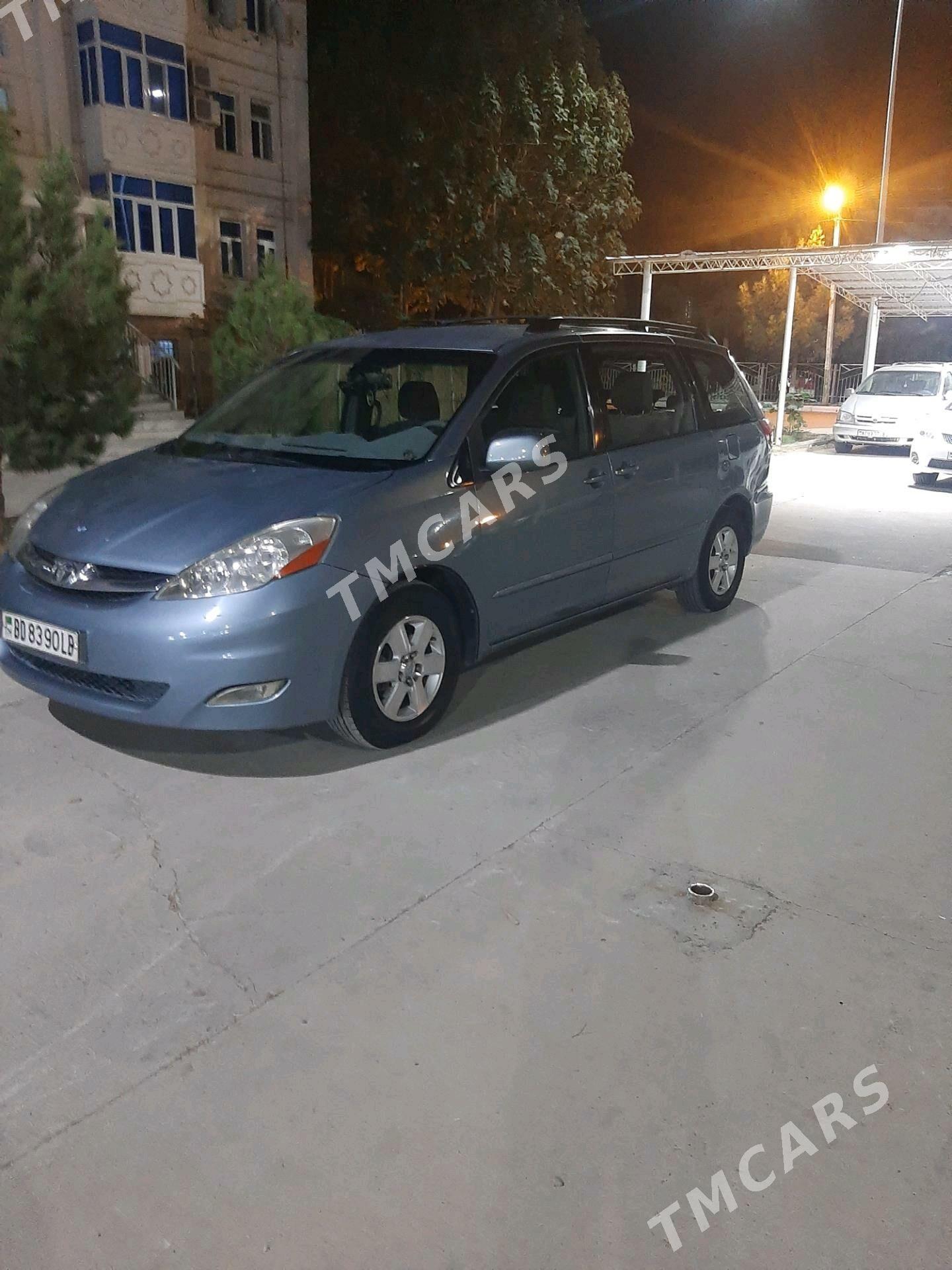 Toyota Sienna 2009 - 210 000 TMT - Туркменабат - img 1