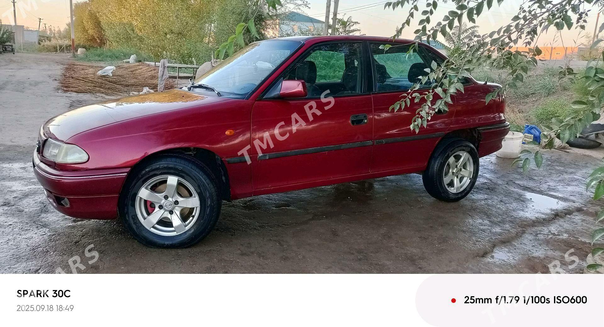 Opel Astra 1993 - 35 000 TMT - Гурбансолтан Едже - img 3