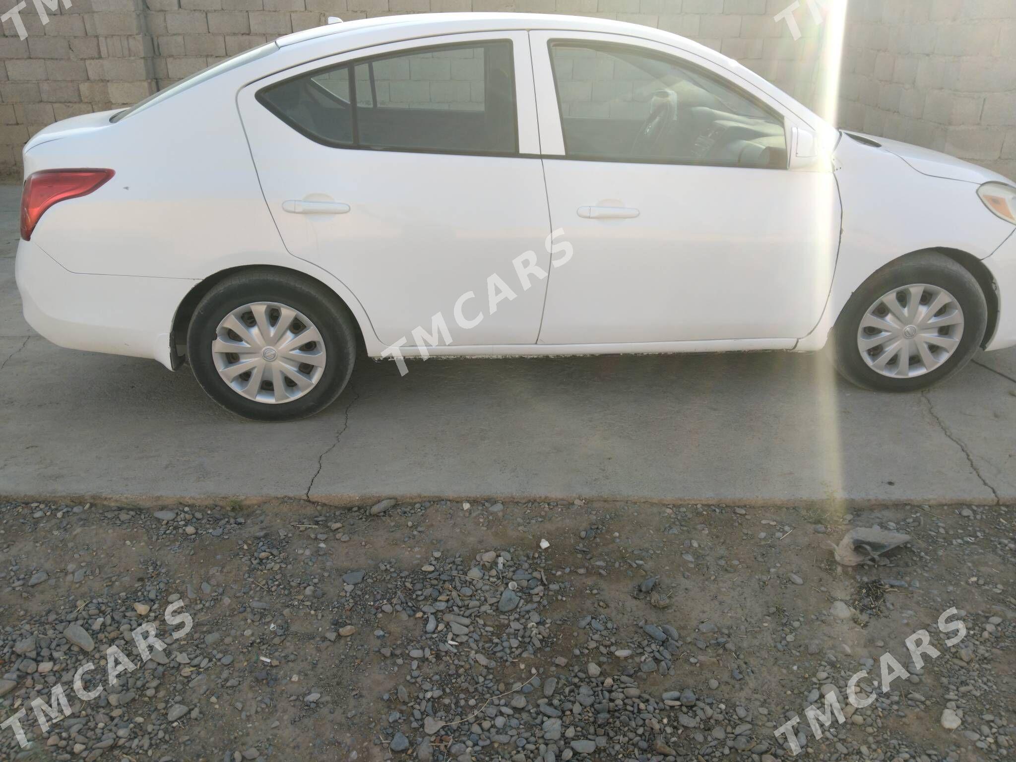 Nissan Versa 2011 - 85 000 TMT - Серахс - img 5