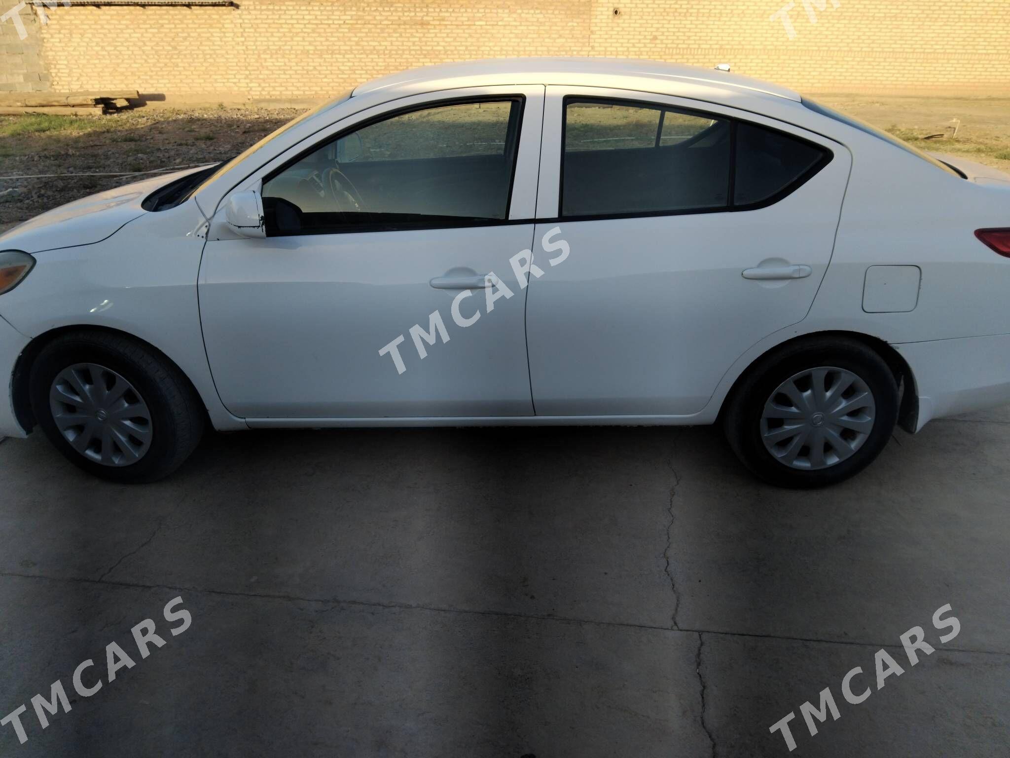 Nissan Versa 2011 - 85 000 TMT - Серахс - img 4