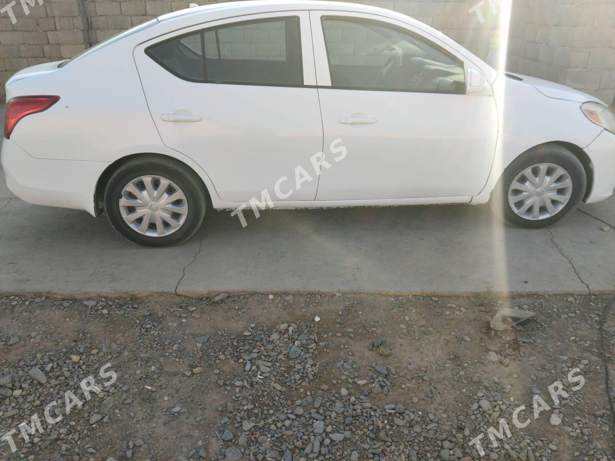 Nissan Versa 2011 - 85 000 TMT - Серахс - img 3