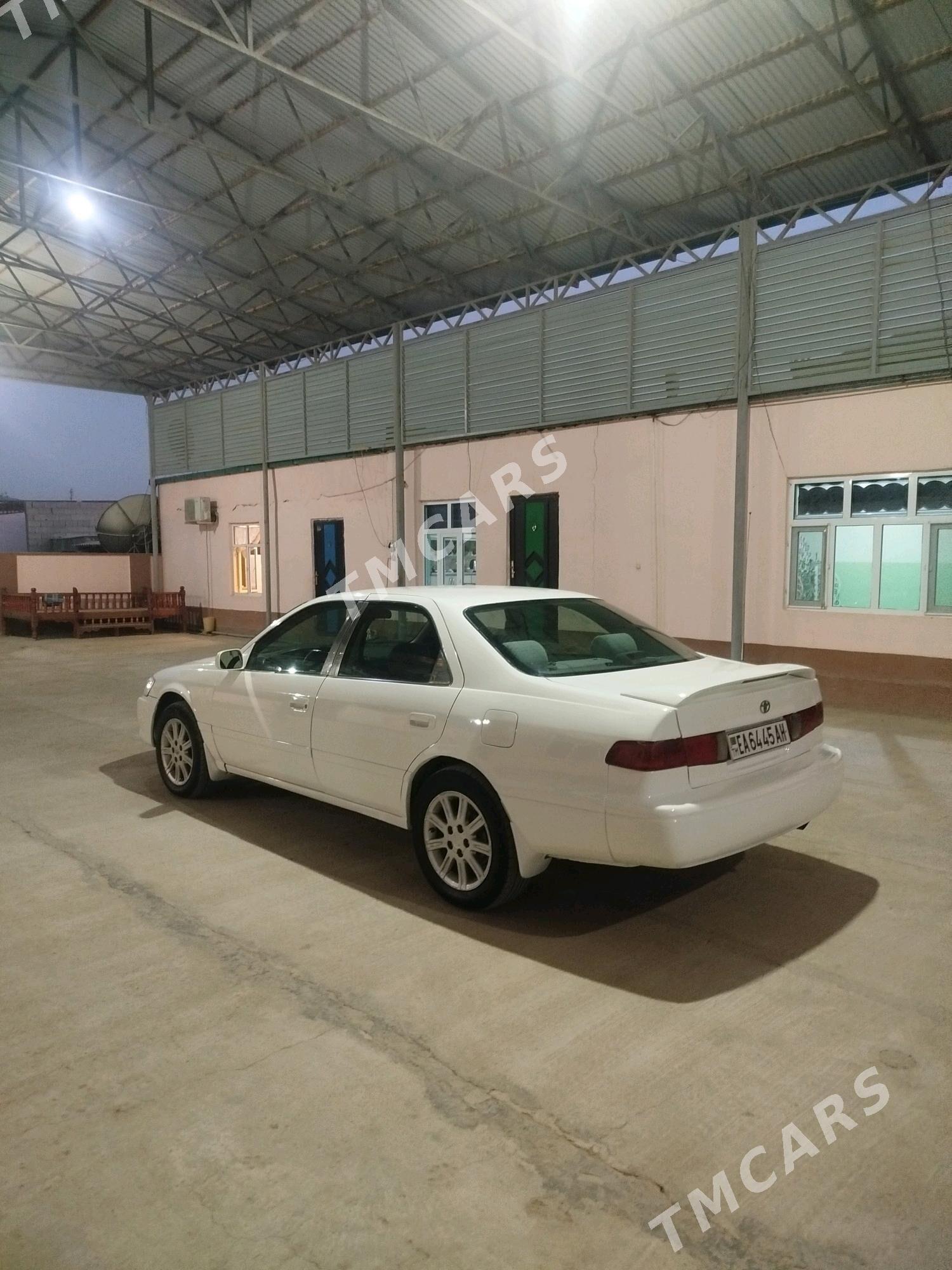 Toyota Camry 2000 - 133 000 TMT - Бахарден - img 3