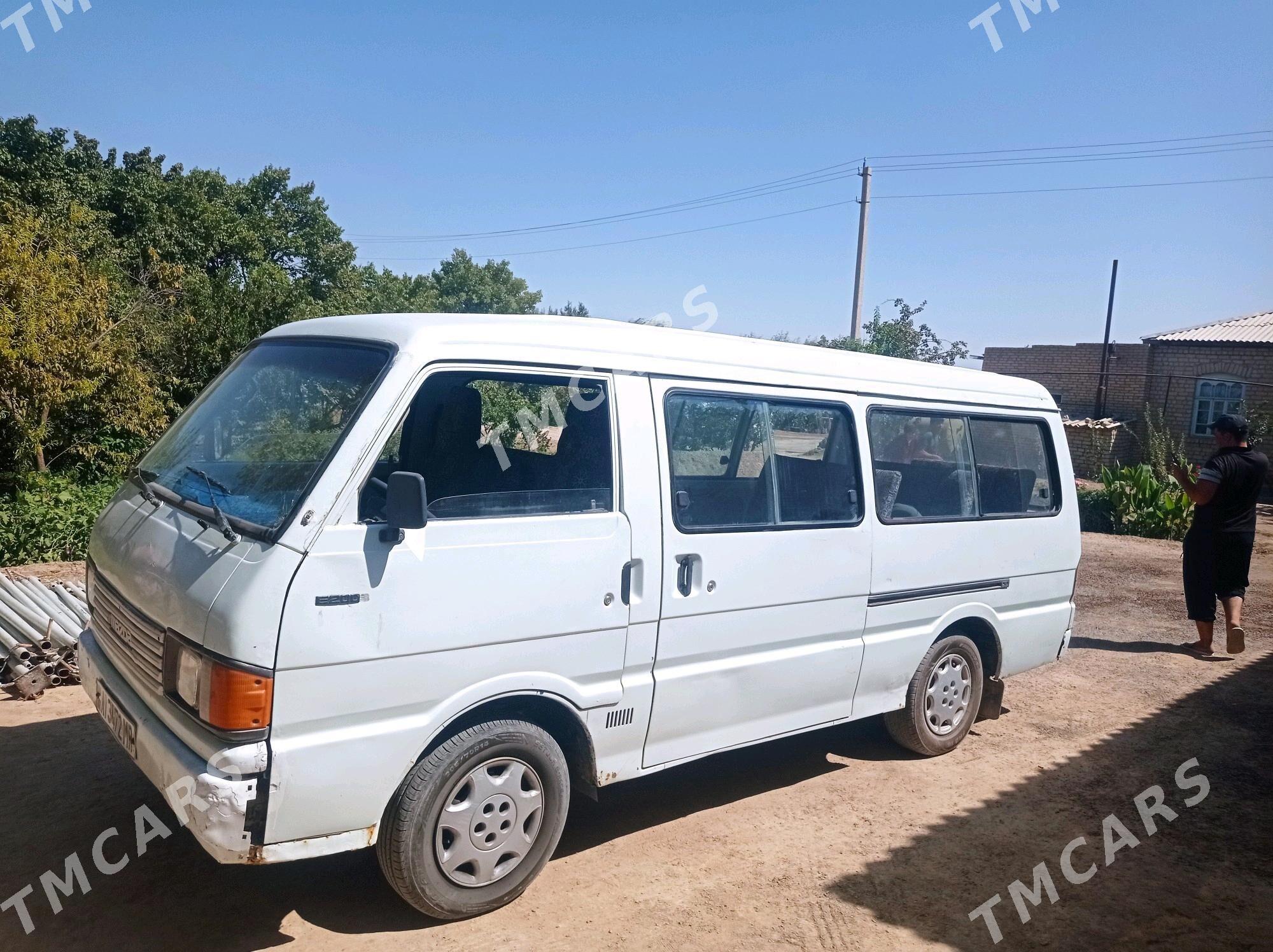 Toyota Hiace 1995 - 40 000 TMT - Мары - img 2
