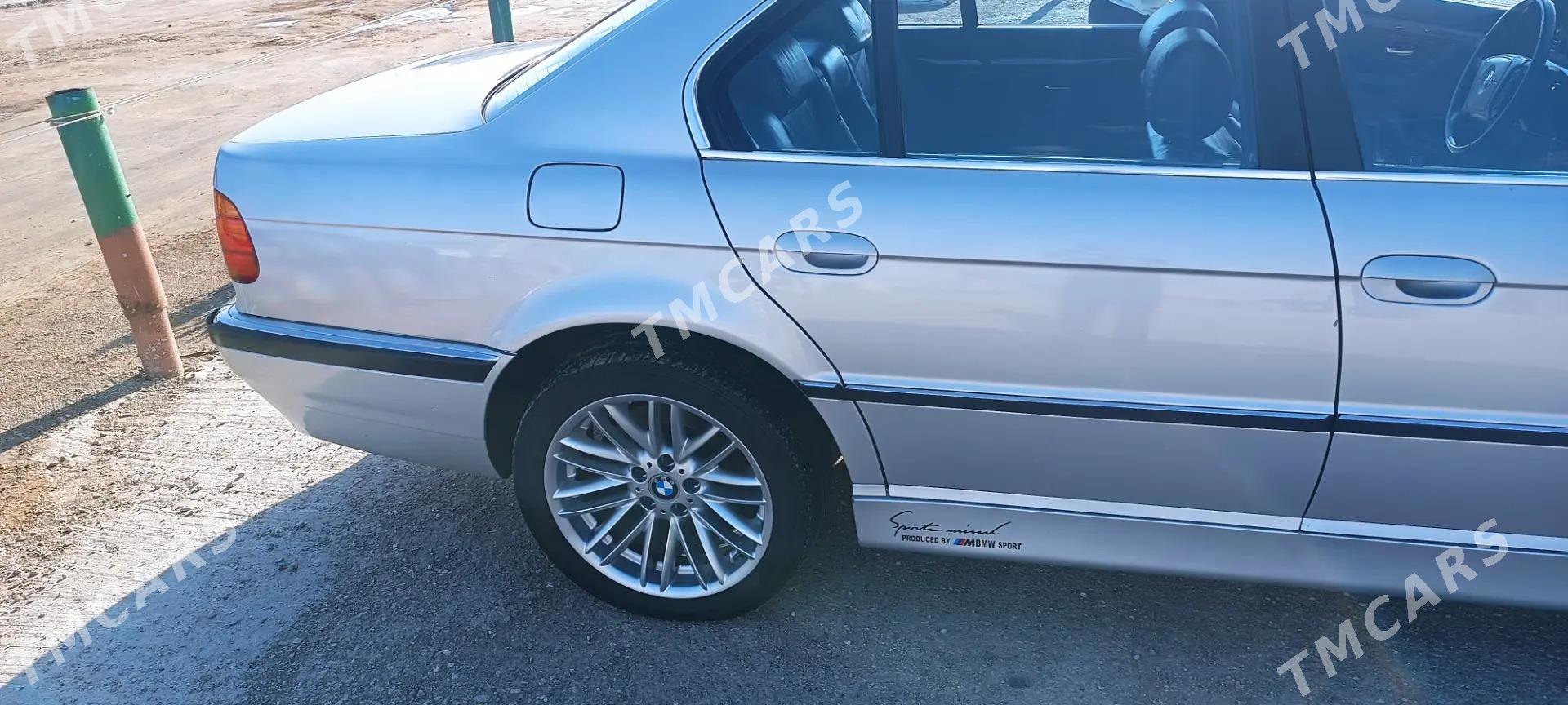 BMW 7 Series 2001 - 140 000 TMT - Хазар - img 3