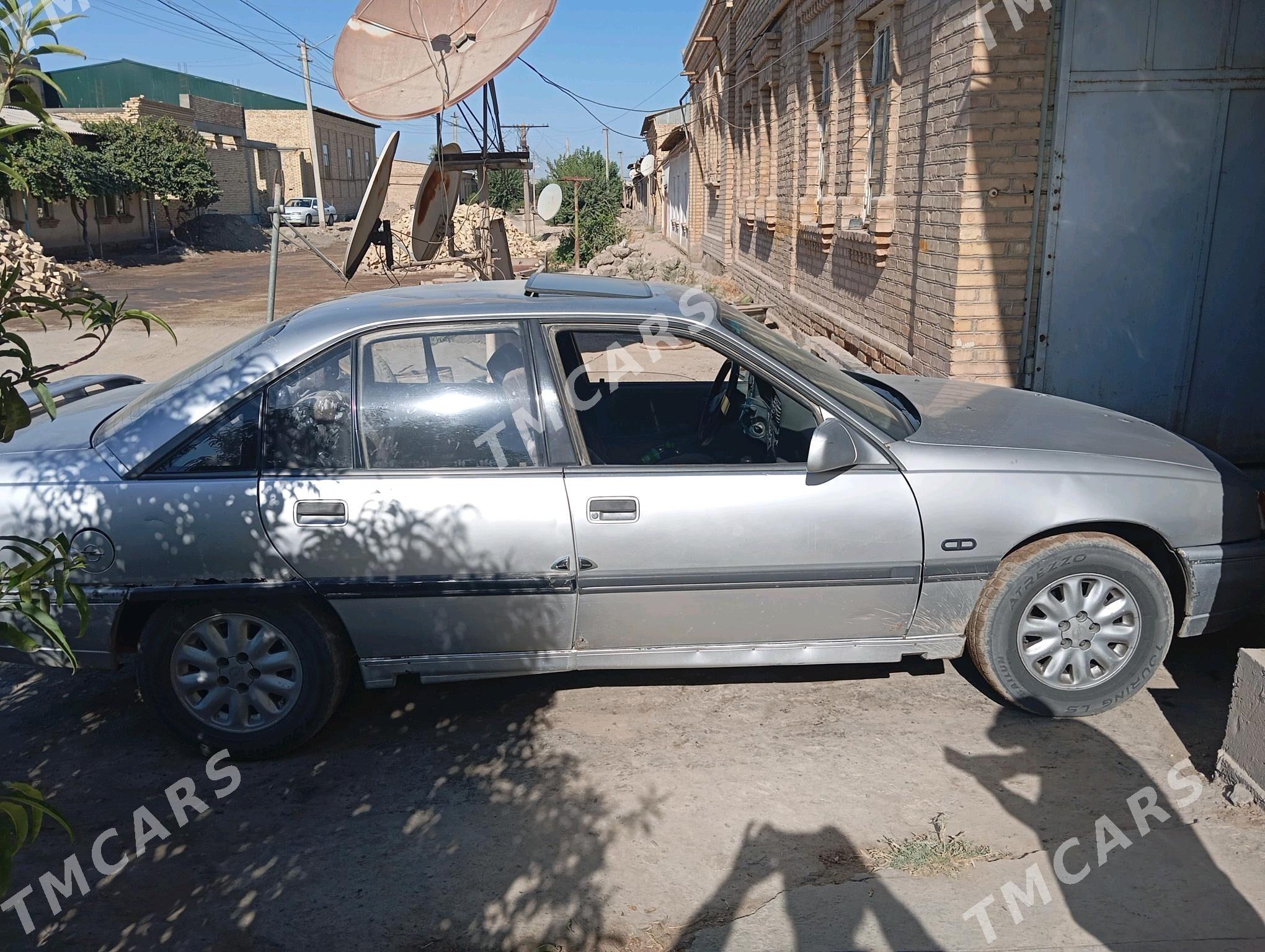 Opel Omega 1987 - 15 000 TMT - Чарджоу - img 4