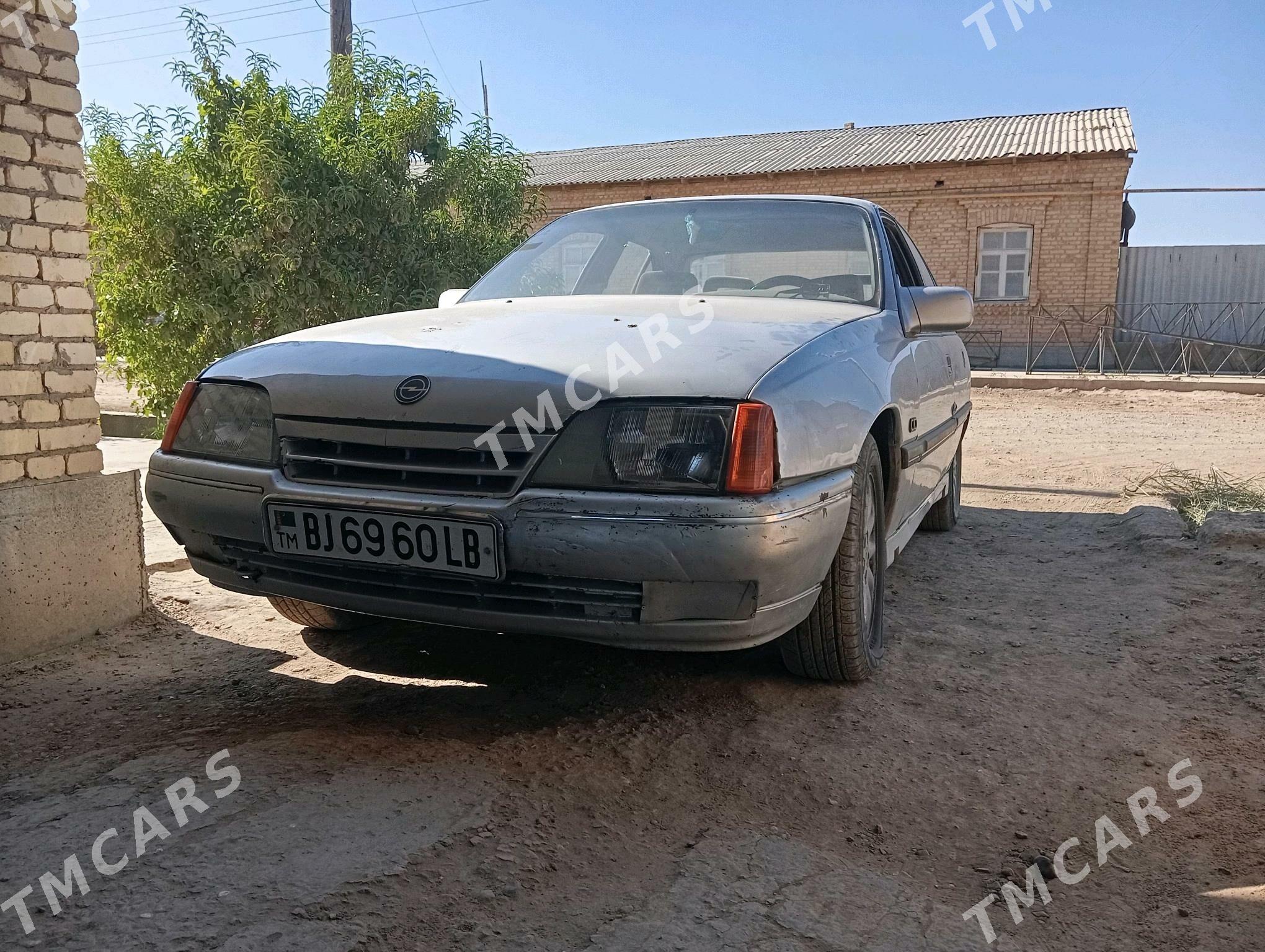 Opel Omega 1987 - 15 000 TMT - Чарджоу - img 3