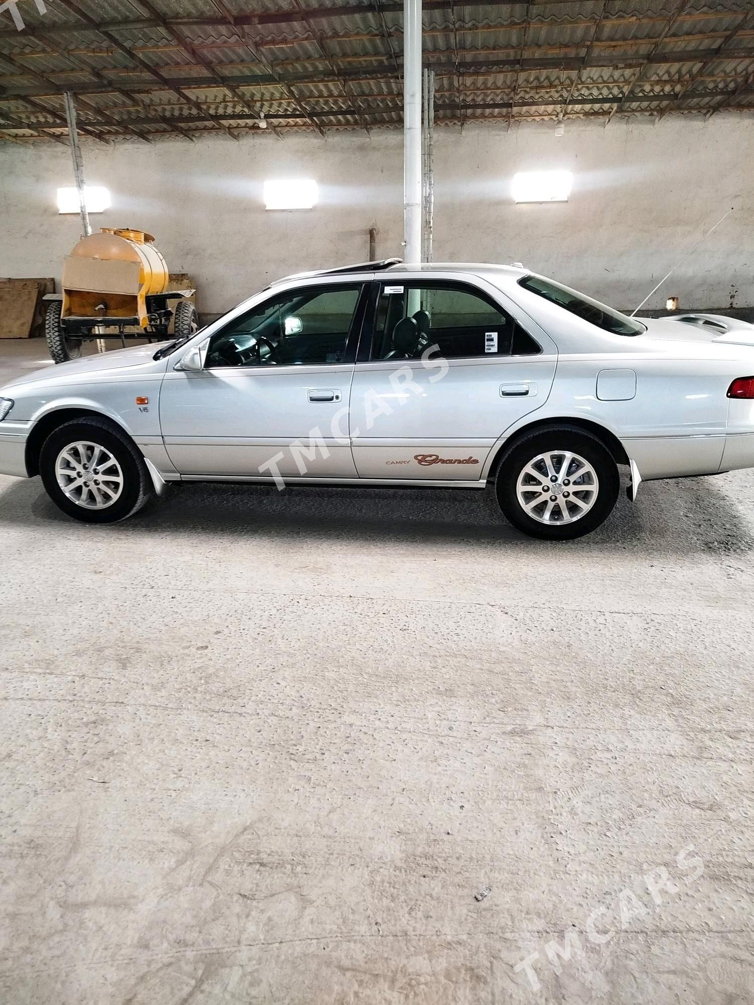 Toyota Camry 2000 - 180 000 TMT - Халач - img 9