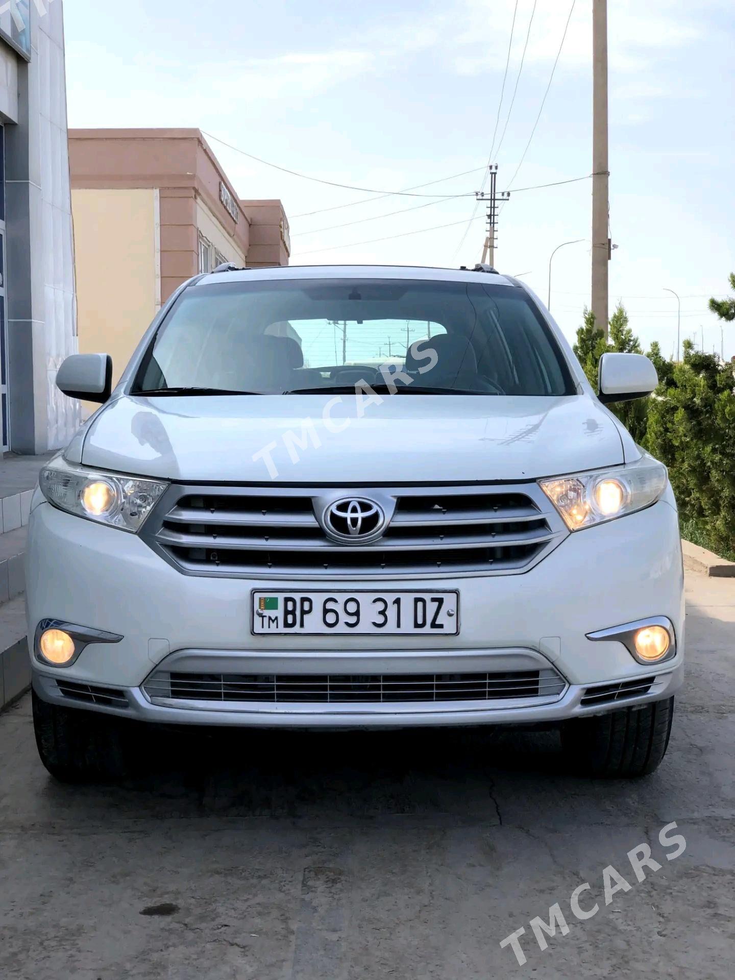 Toyota Highlander 2012 - 330 000 TMT - Гурбансолтан Едже - img 2