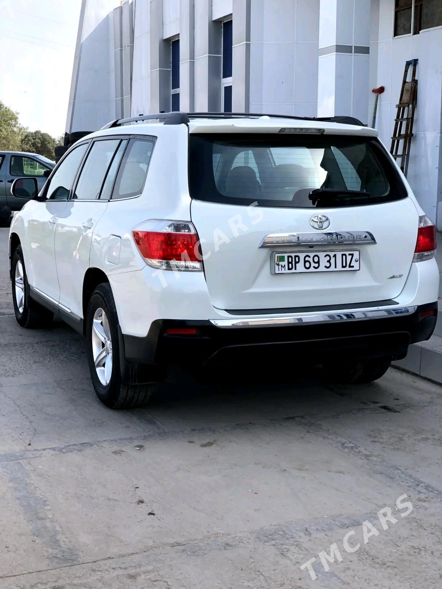 Toyota Highlander 2012 - 330 000 TMT - Гурбансолтан Едже - img 4