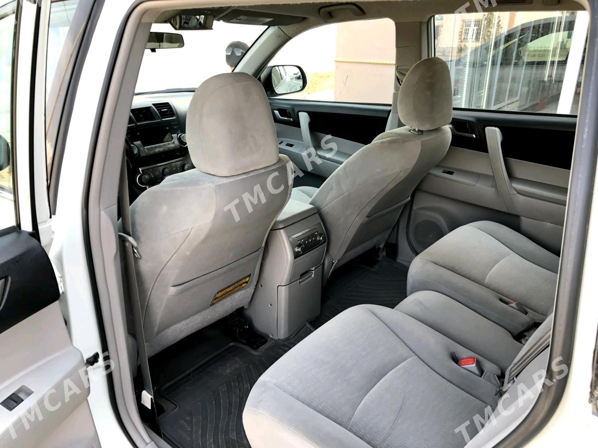 Toyota Highlander 2012 - 330 000 TMT - Гурбансолтан Едже - img 3