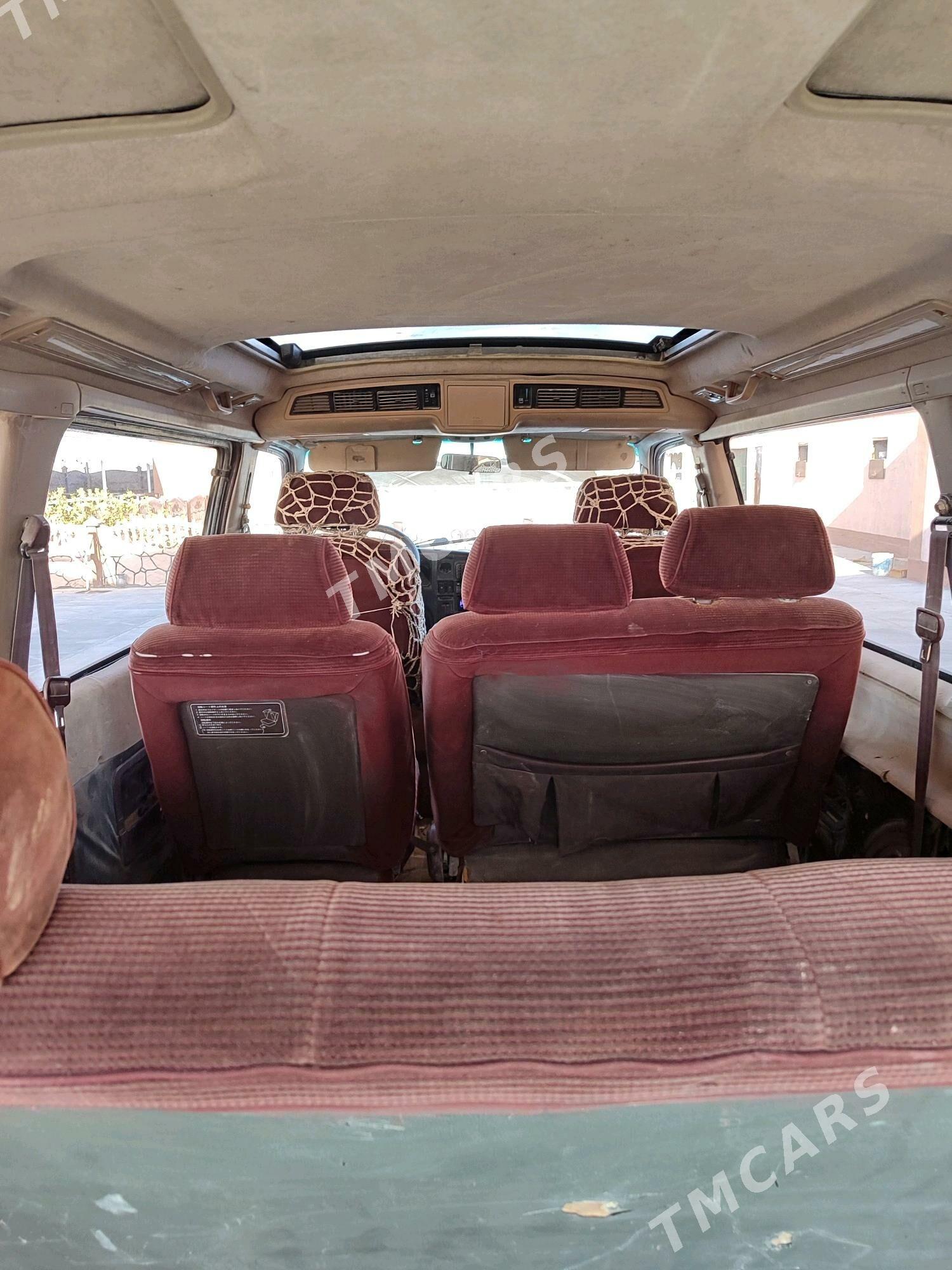 Toyota Hiace 1993 - 75 000 TMT - Мары - img 3