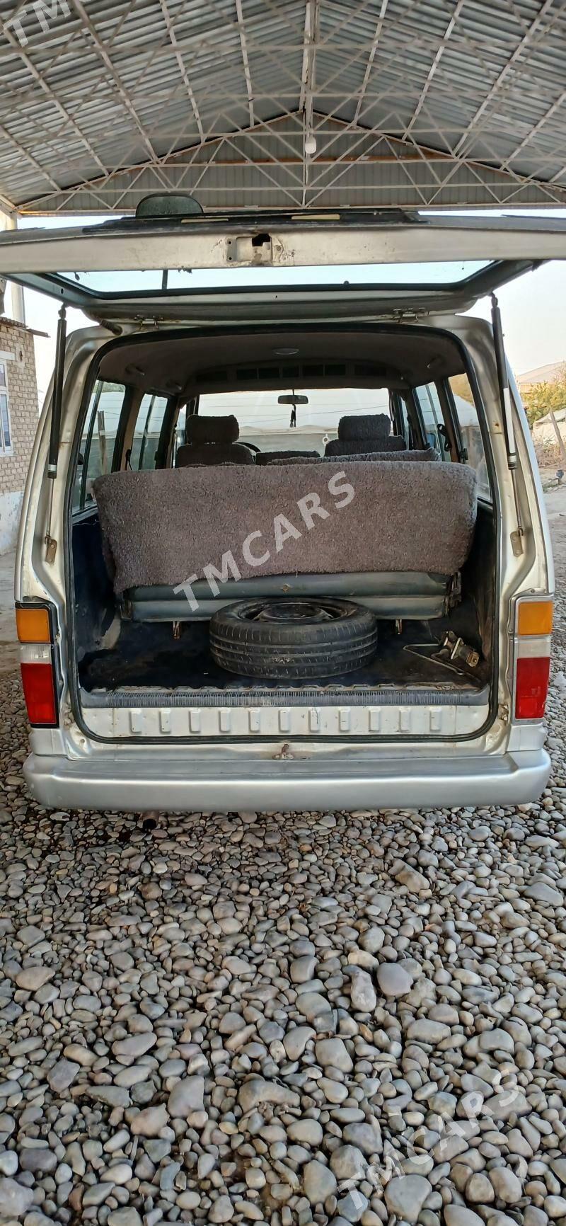 Toyota Hiace 1988 - 58 000 TMT - Мары - img 4
