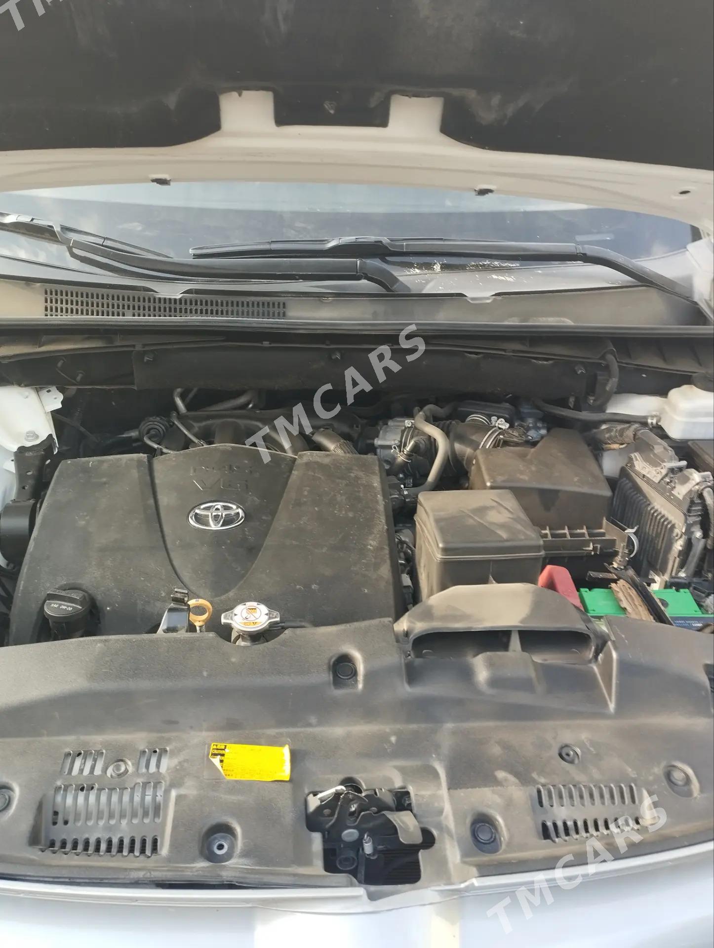 Toyota Highlander 2018 - 460 000 TMT - Мары - img 4