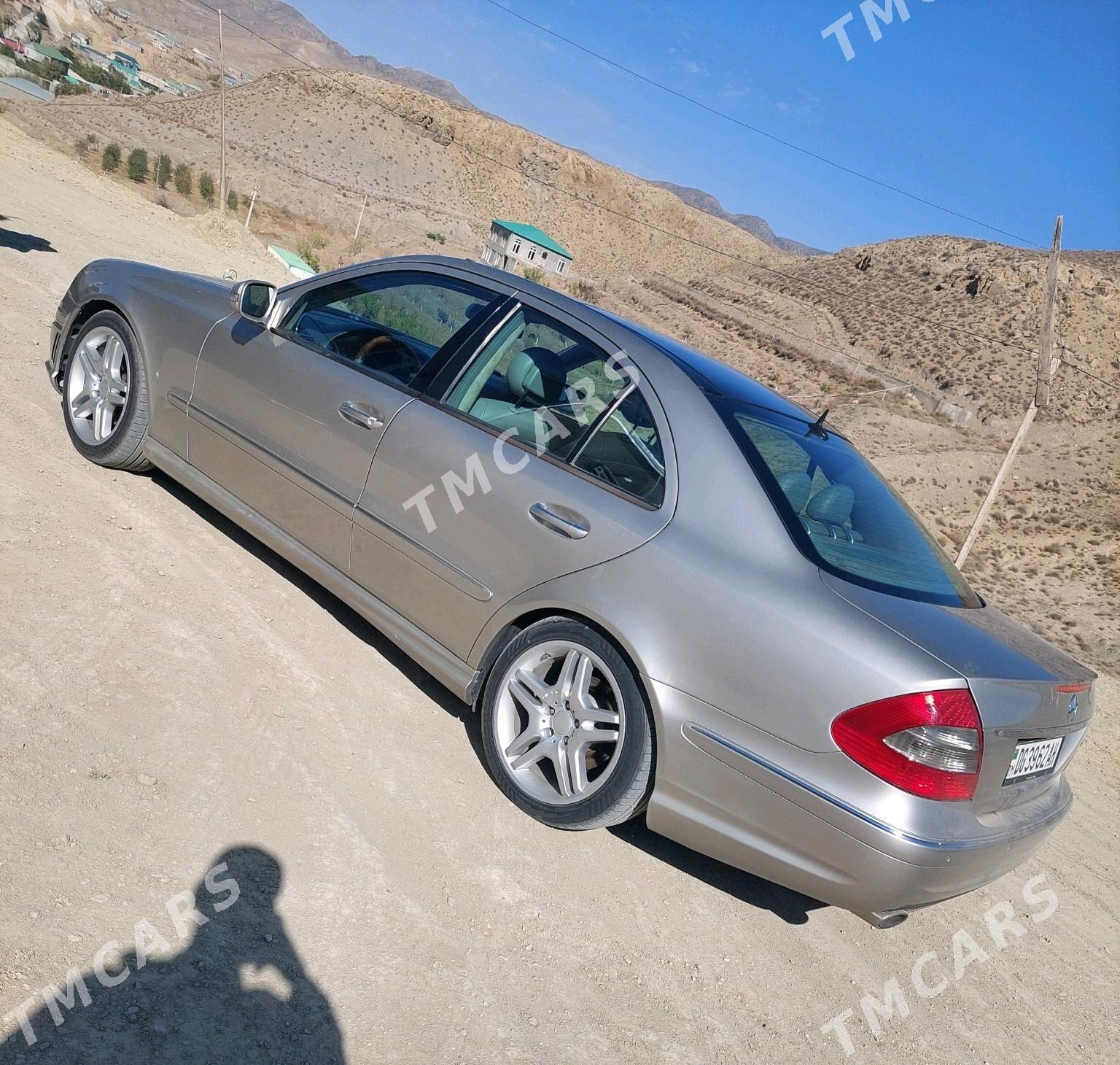 Mercedes-Benz E320 2004 - 175 000 TMT - Бахарден - img 3