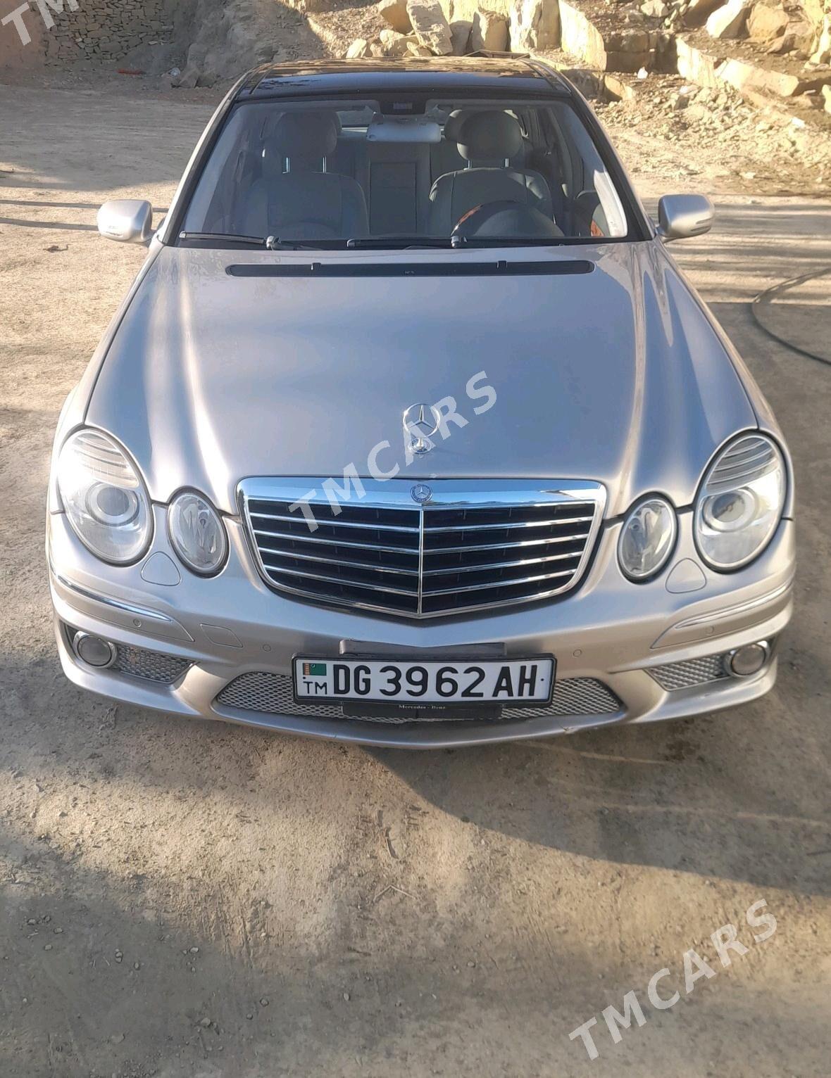 Mercedes-Benz E320 2004 - 175 000 TMT - Бахарден - img 6