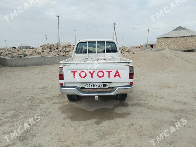 Toyota Hilux 1998 - 110 000 TMT - Esenguly - img 4