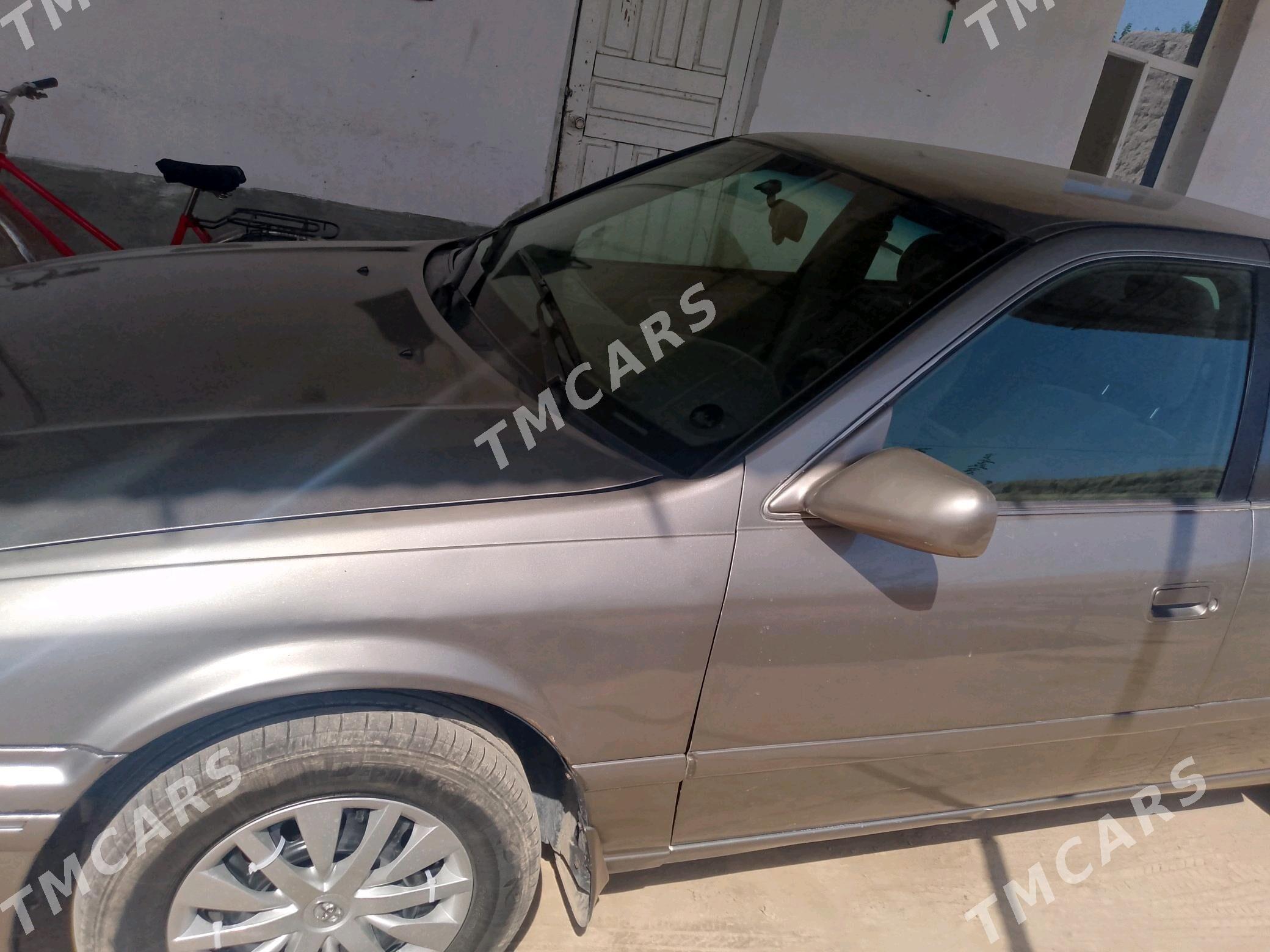 Toyota Camry 2000 - 130 000 TMT - Халач - img 3