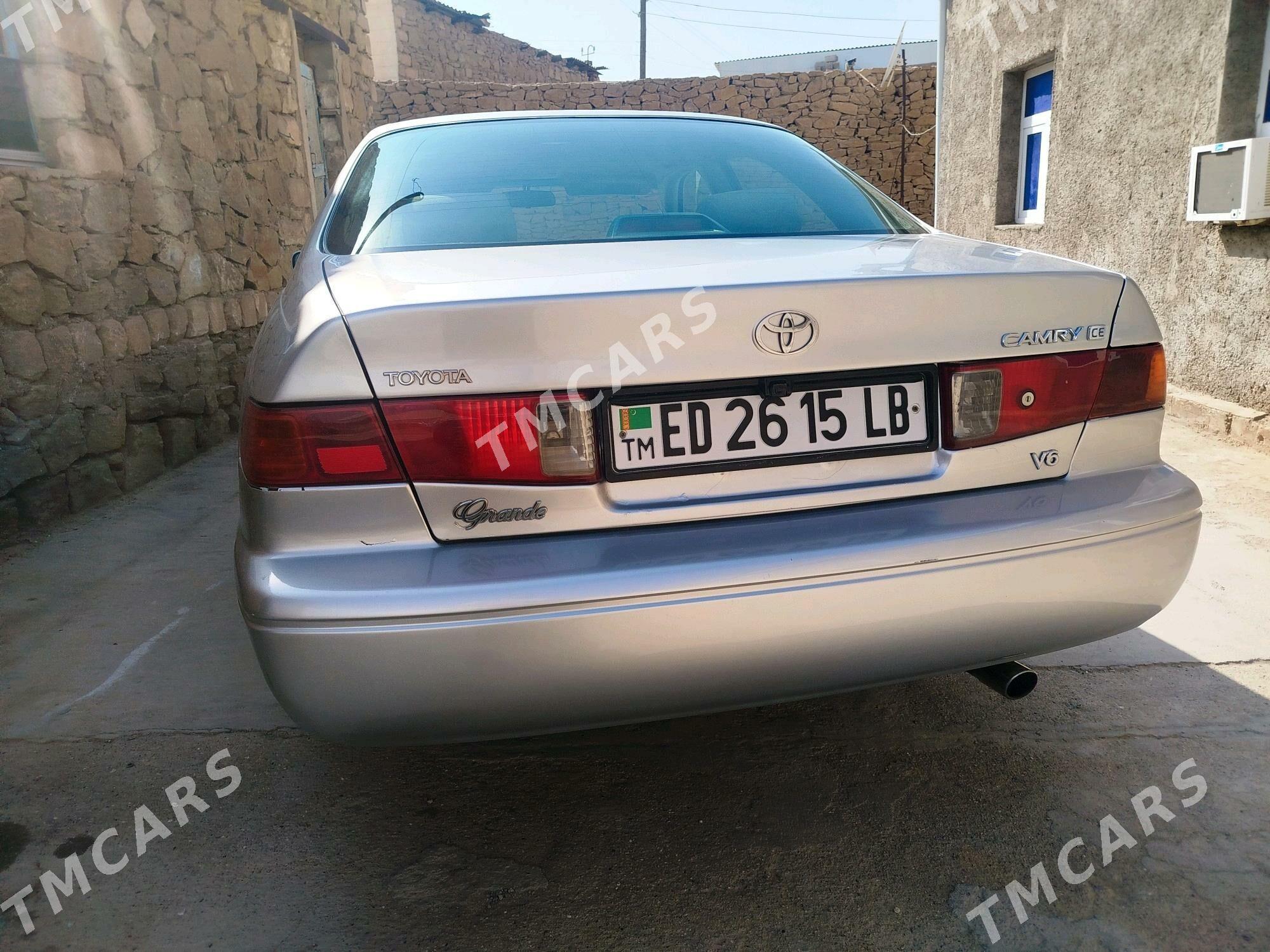 Toyota Camry 2001 - 150 000 TMT - Магданлы - img 5