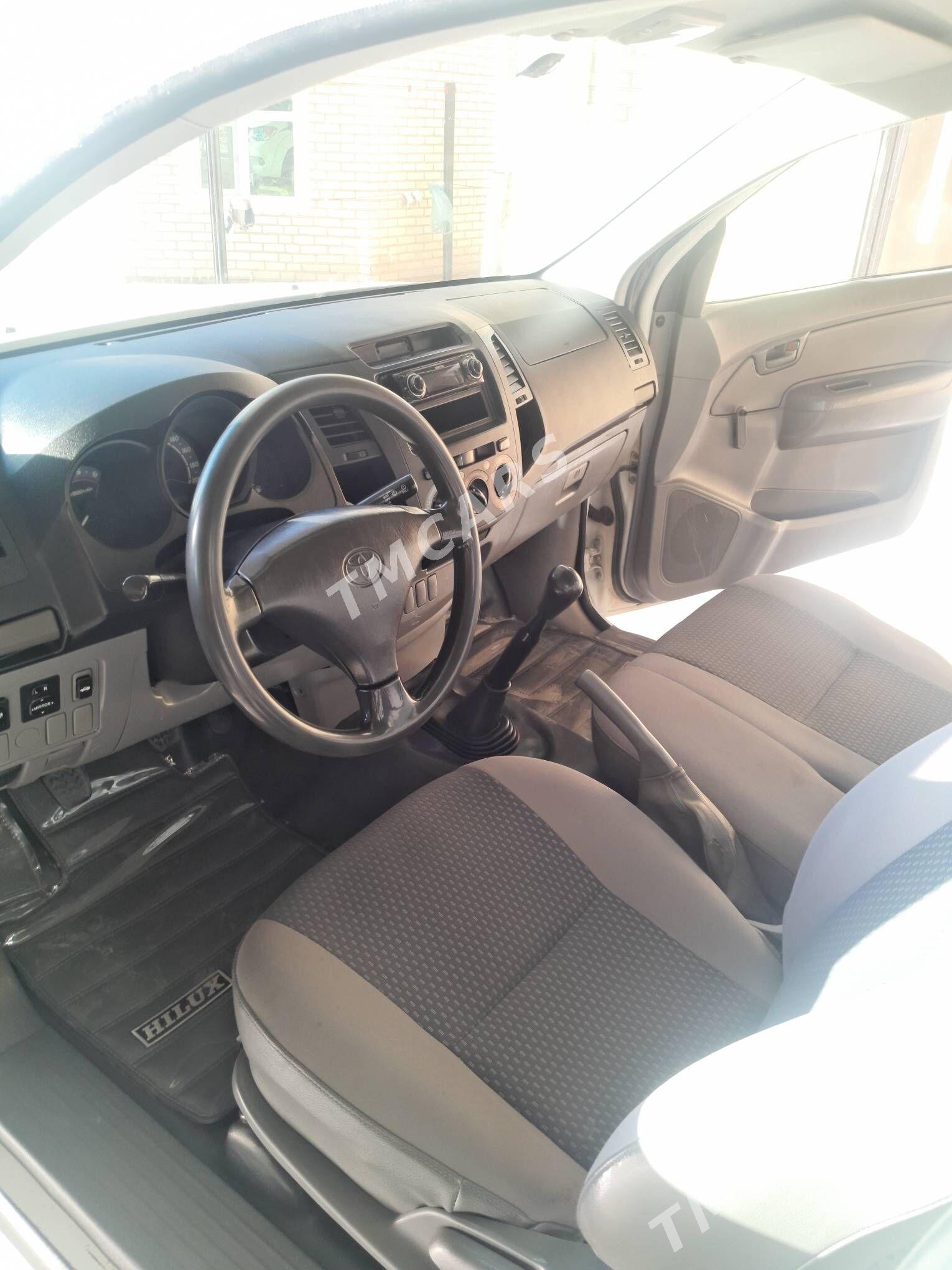 Toyota Hilux 2006 - 179 000 TMT - Мары - img 9