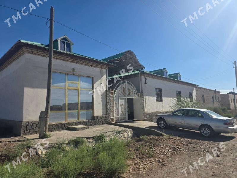 satlyk jaý - етр. Туркменбаши - img 2