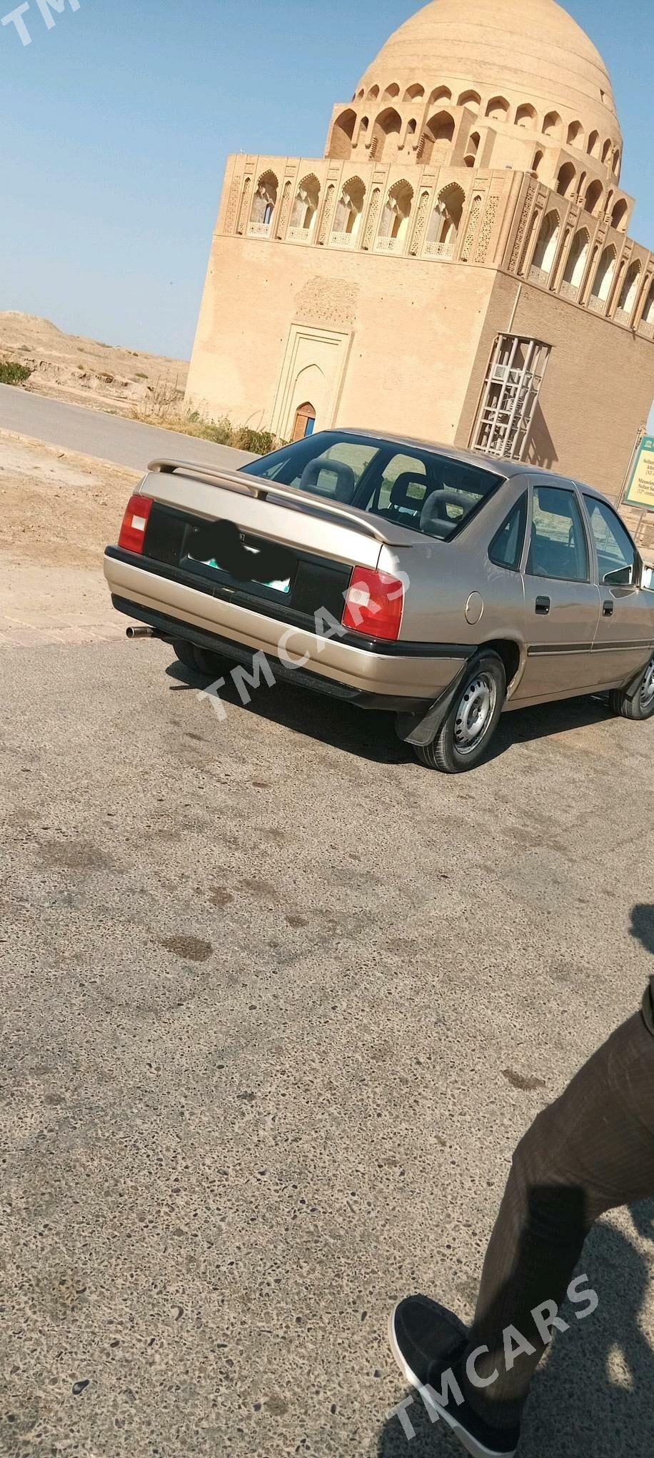 Opel Vectra 1989 - 32 000 TMT - Байрамали - img 2