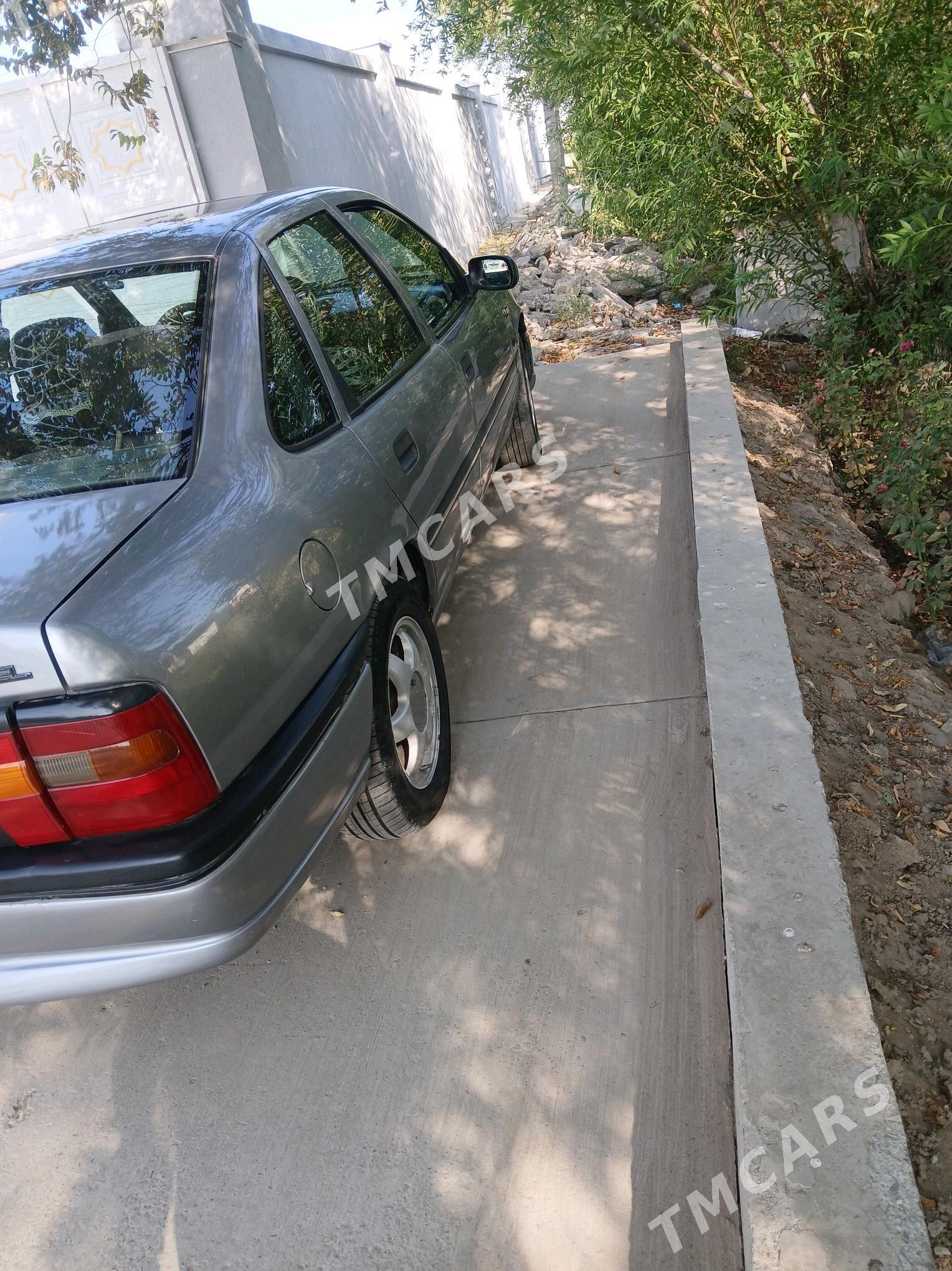 Opel Vectra 1995 - 38 000 TMT - Гороглы (Тагта) - img 1