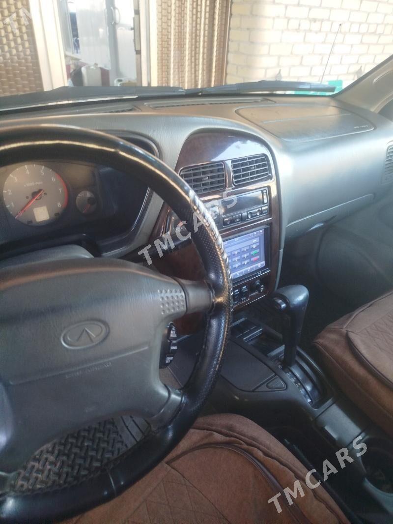 Infiniti QX4 2000 - 110 000 TMT - Дянев - img 1