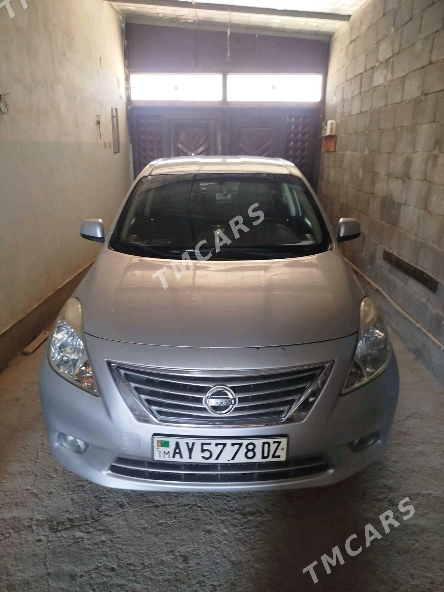Nissan Versa 2013 - 90 000 TMT - Дашогуз - img 2