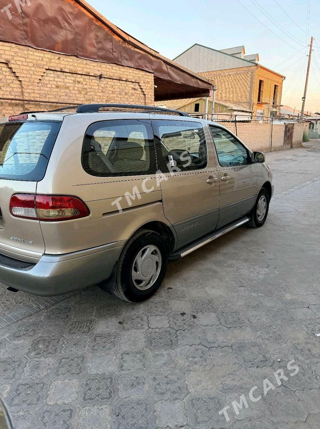 Toyota Sienna 2002 - 175 000 TMT - Керки - img 4