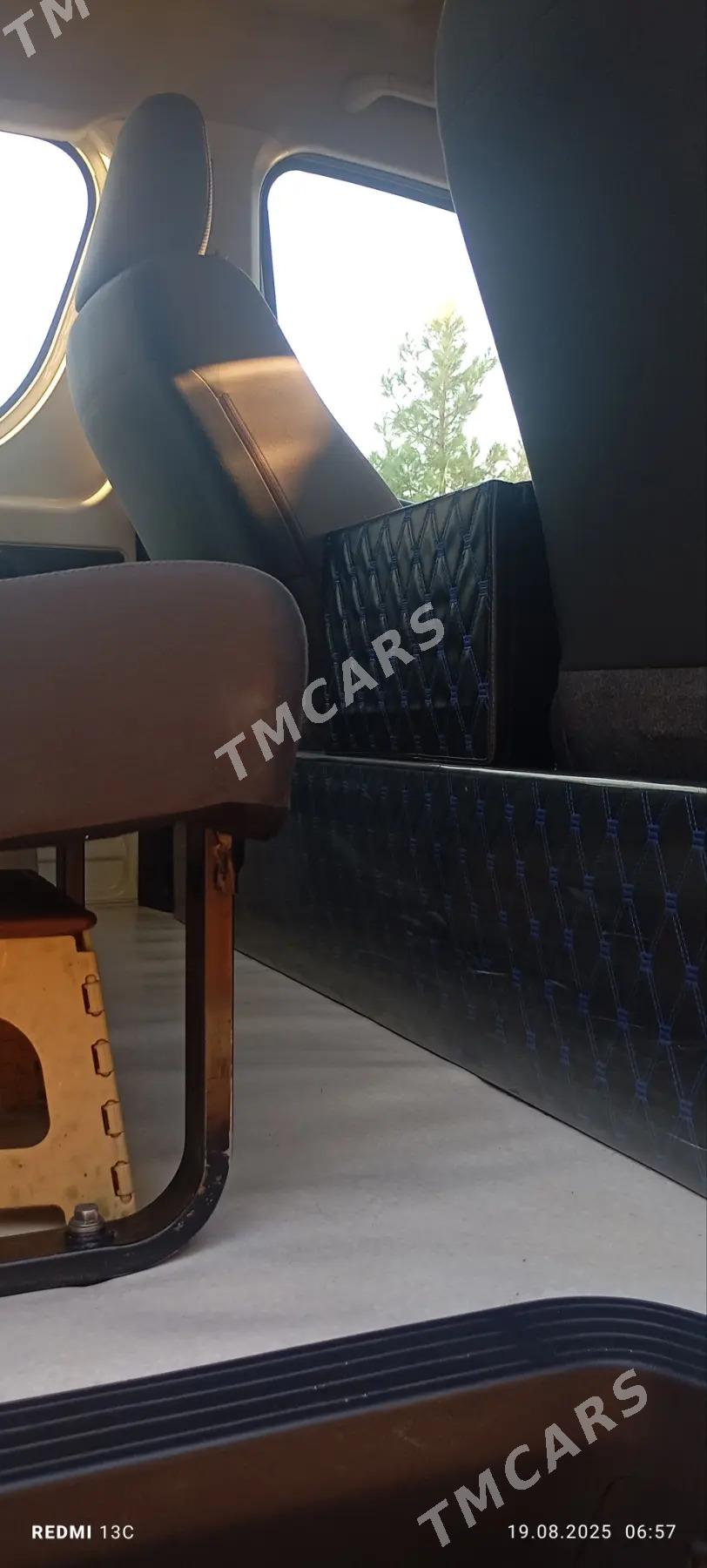 Toyota Hiace 2019 - 660 000 TMT - Гёкдепе - img 2