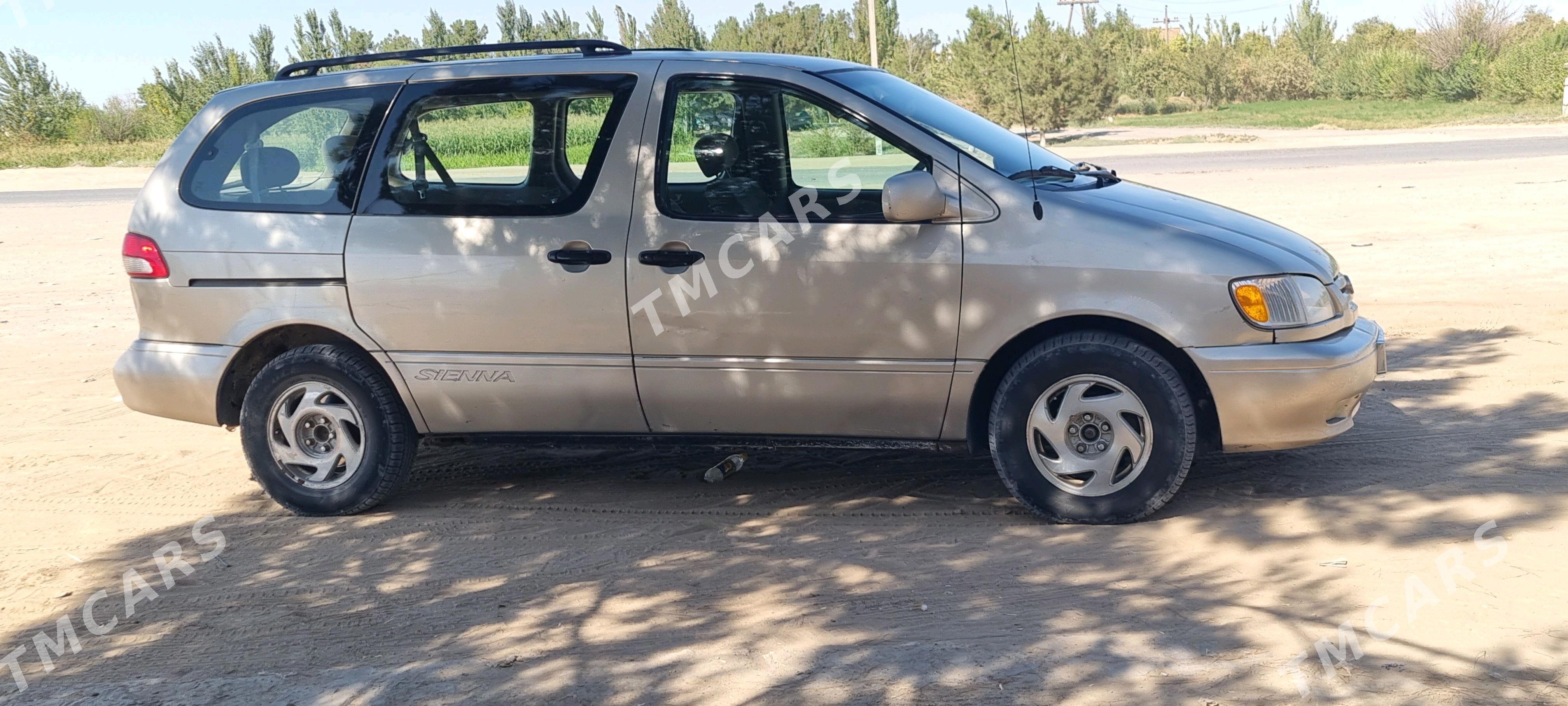 Toyota Sienna 2001 - 160 000 TMT - Ходжамбаз - img 4