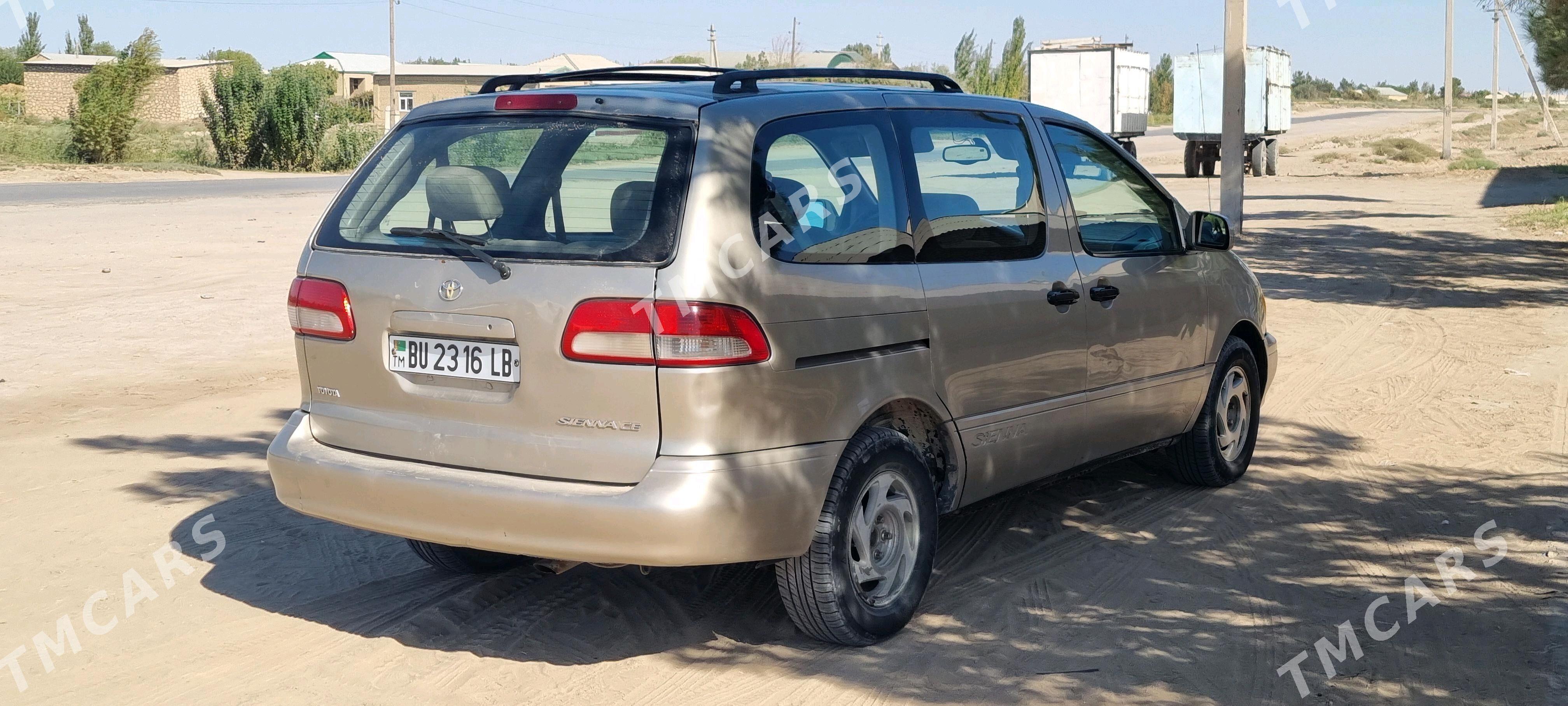 Toyota Sienna 2001 - 160 000 TMT - Ходжамбаз - img 3