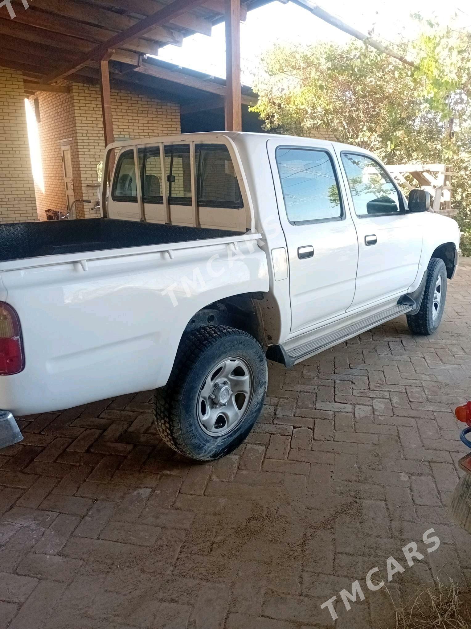 Toyota Hilux 1999 - 130 000 TMT - Halaç - img 6